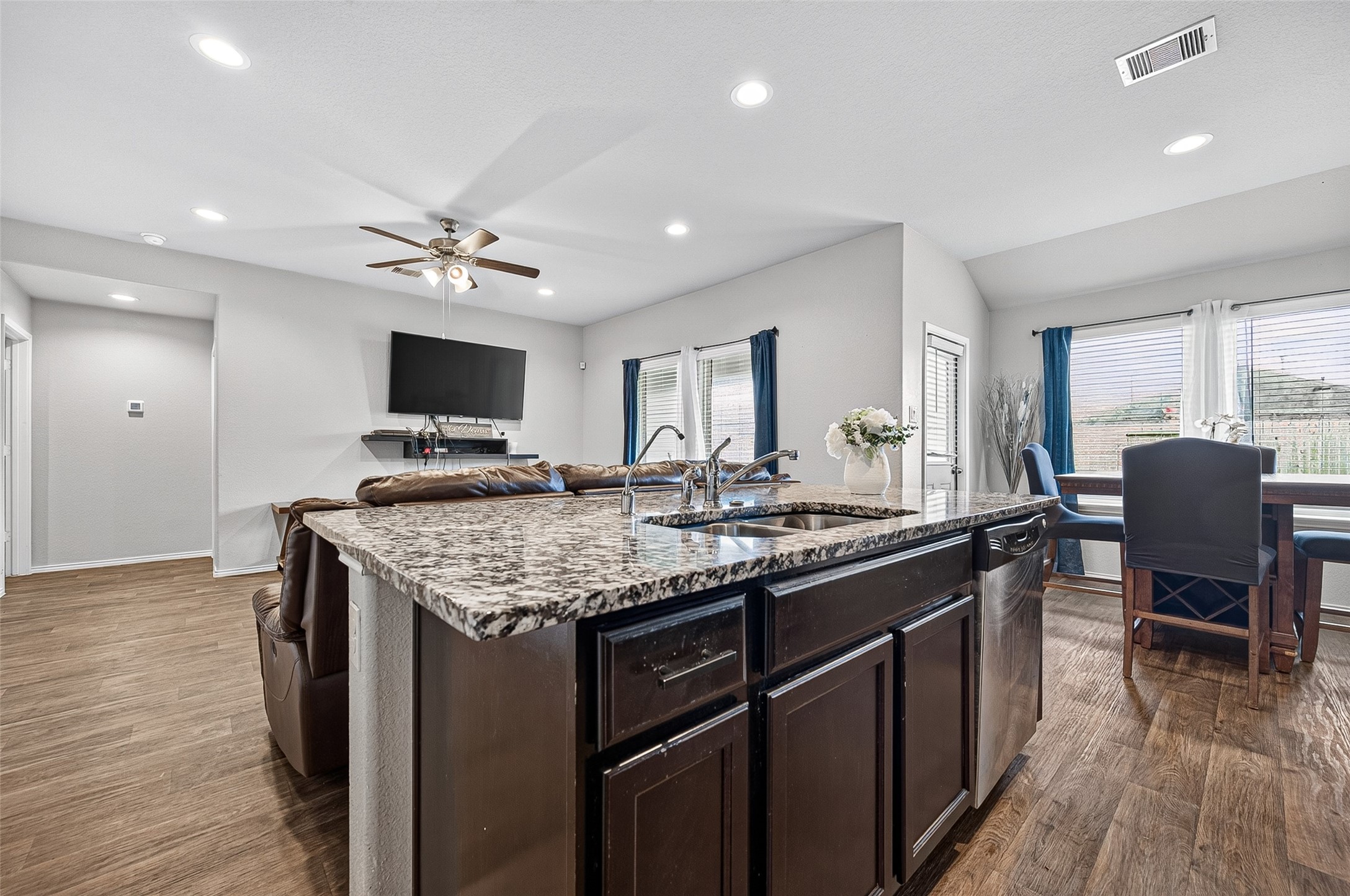 930 Bright Lotus Lane Property Photo 17