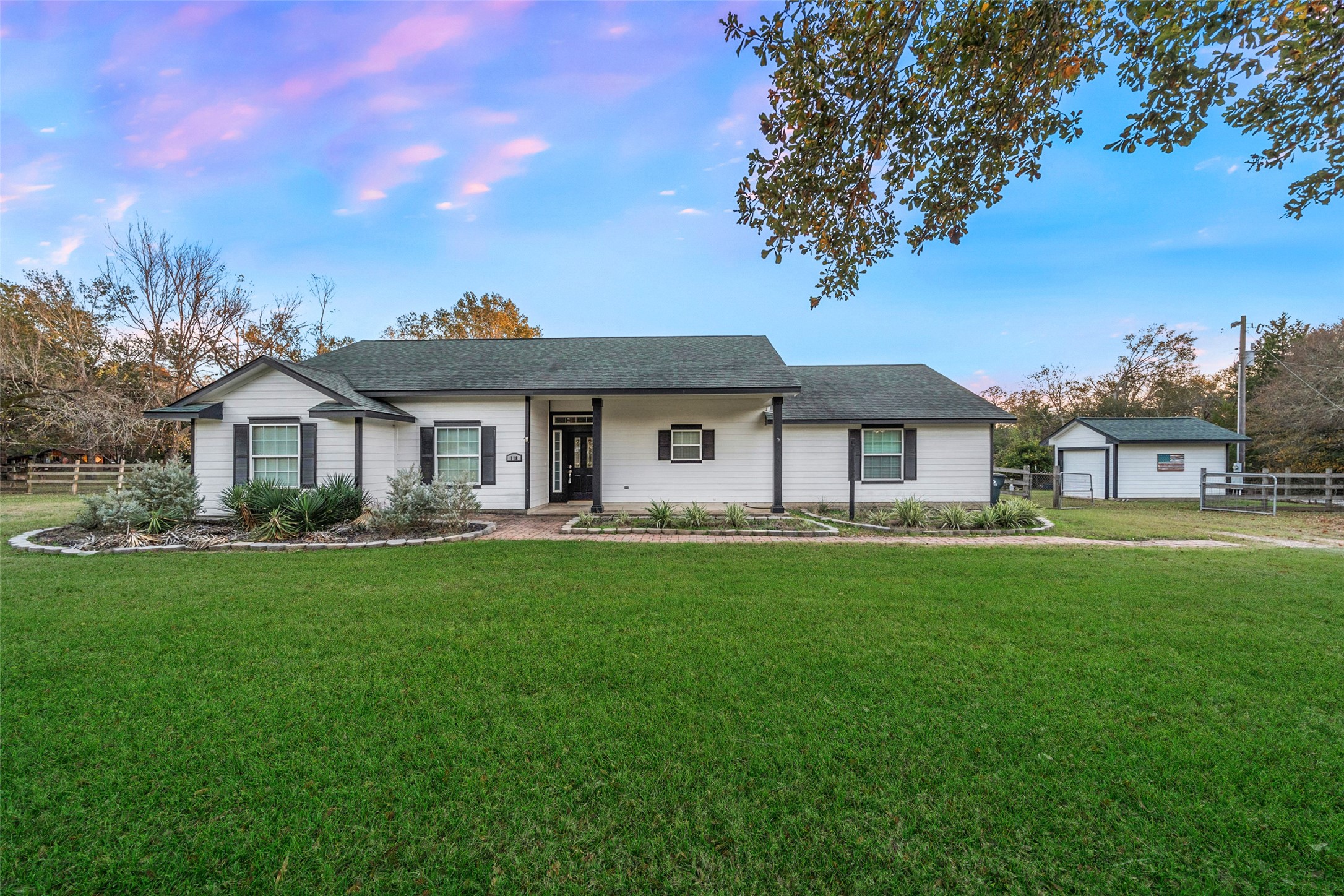 118 Pin Oak Lane Property Photo 1