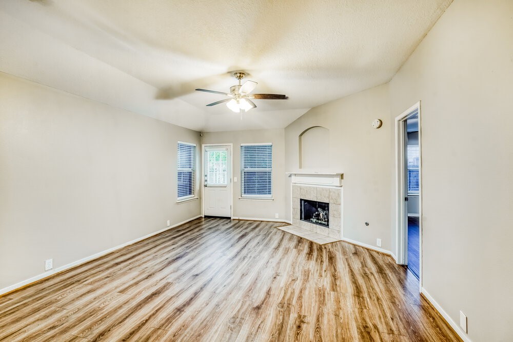 10403 Falling River Drive Property Photo 4