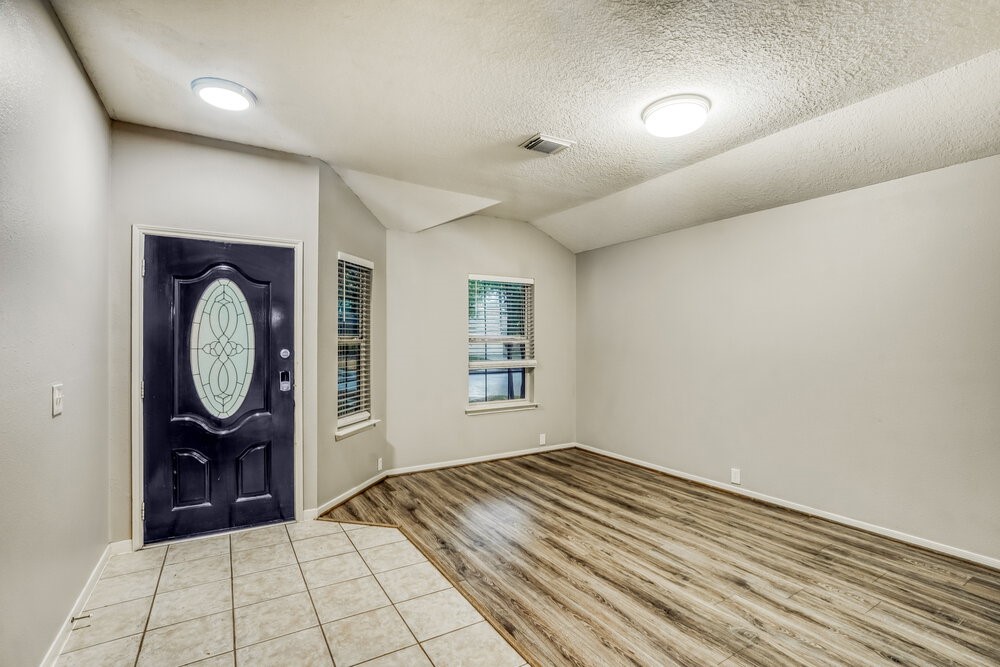 10403 Falling River Drive Property Photo 8