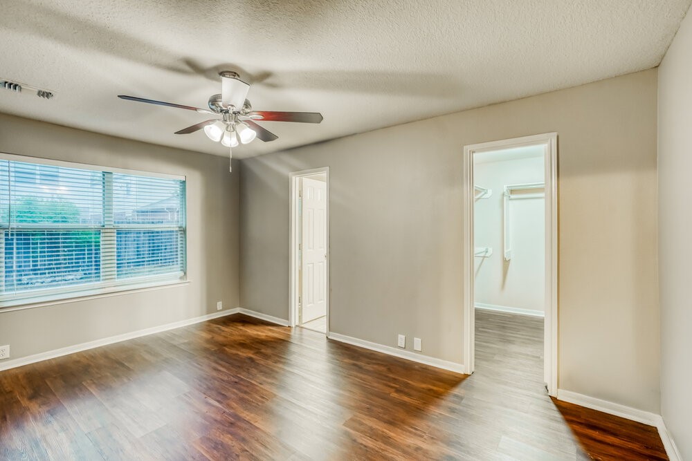 10403 Falling River Drive Property Photo 9