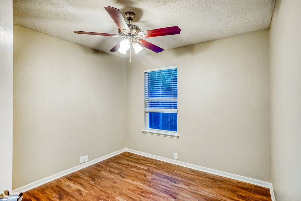 10403 Falling River Drive Property Photo 14