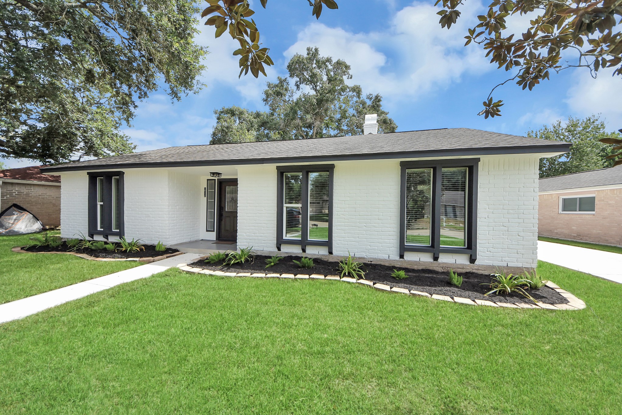 16114 Forest Bend Avenue Property Photo