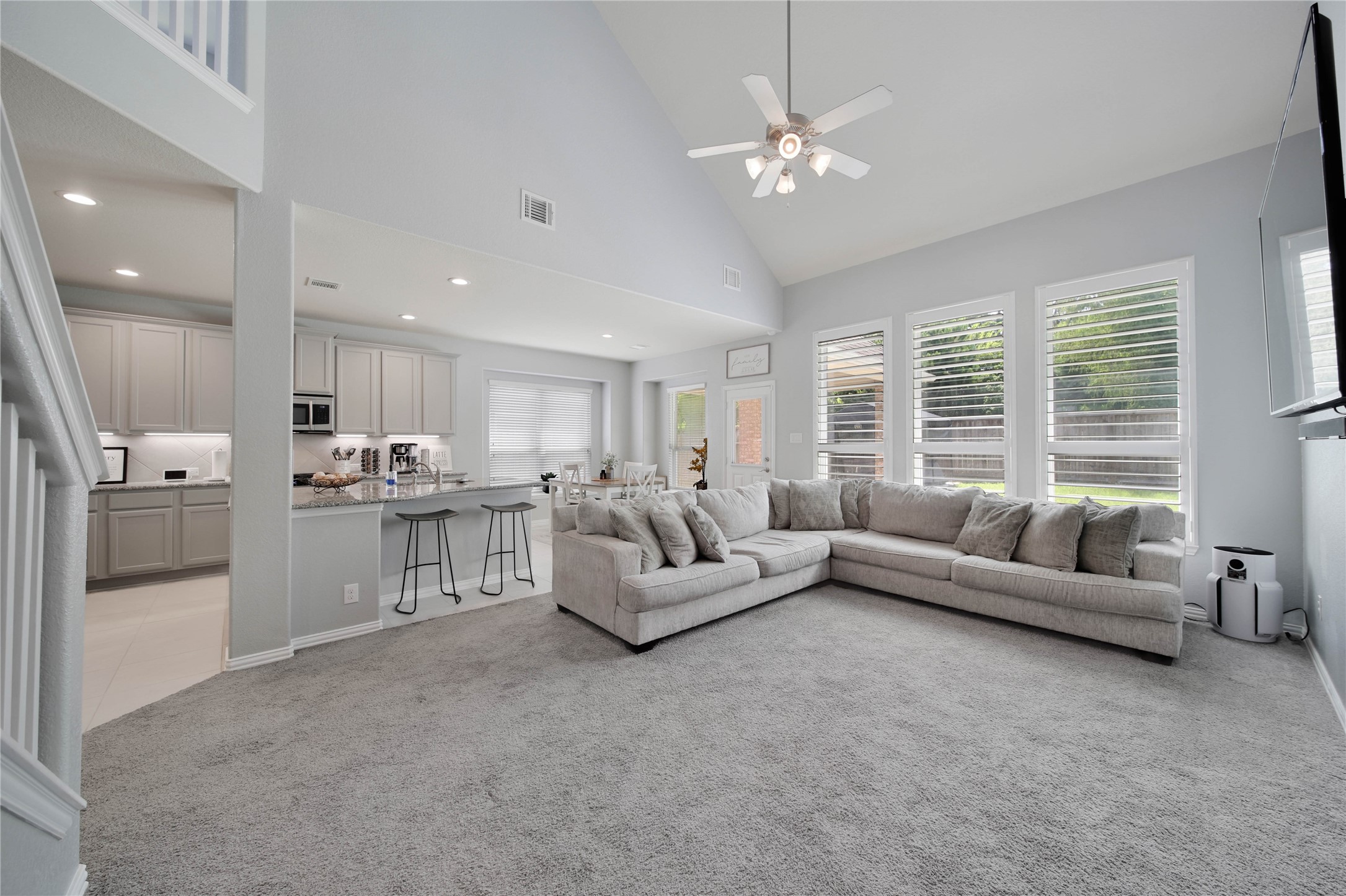 26028 Hasting Ridge Lane Property Photo 6
