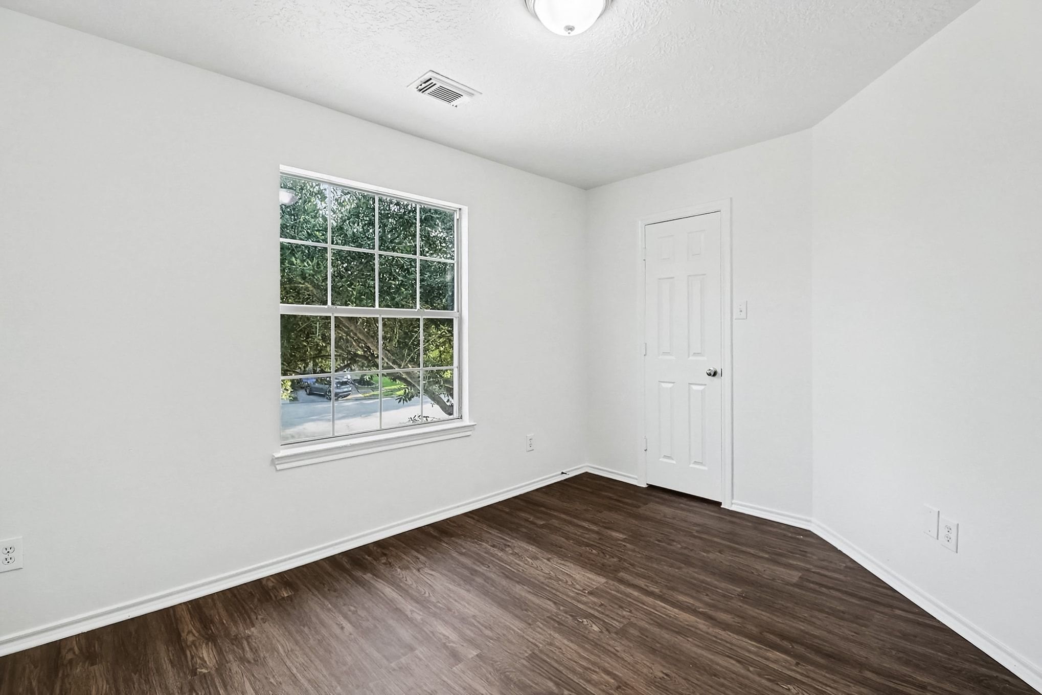 6304 Stoney Creek Drive Property Photo 2