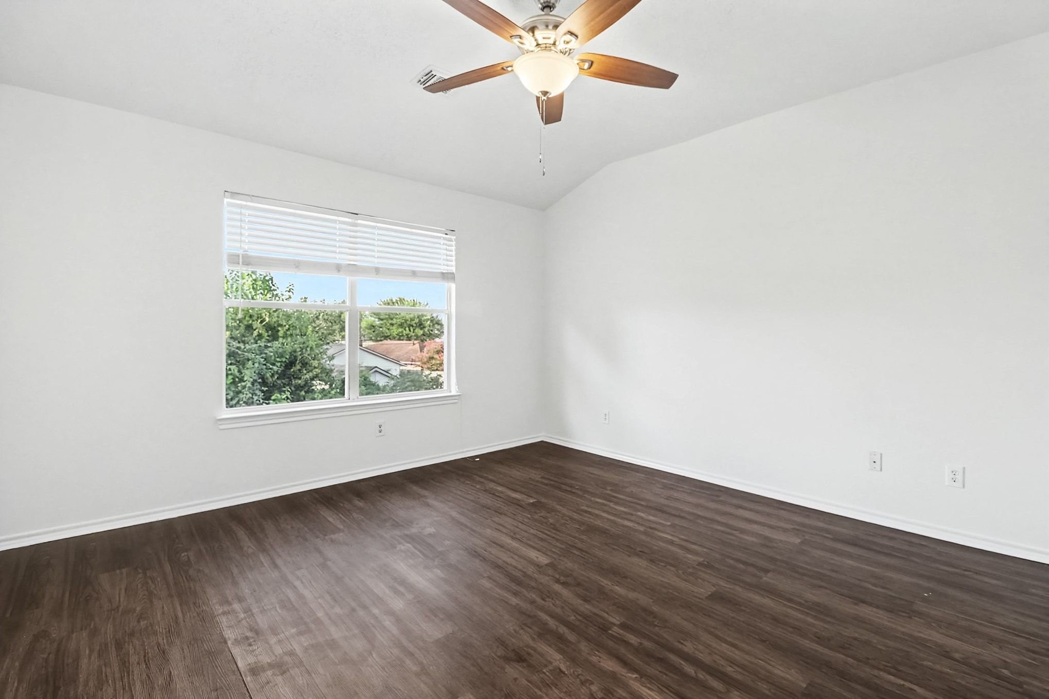 6304 Stoney Creek Drive Property Photo 11