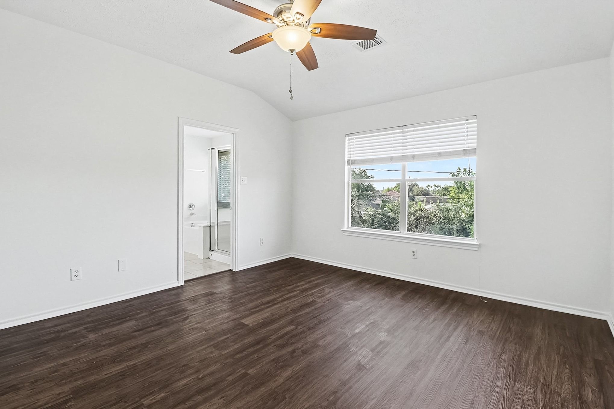 6304 Stoney Creek Drive Property Photo 12