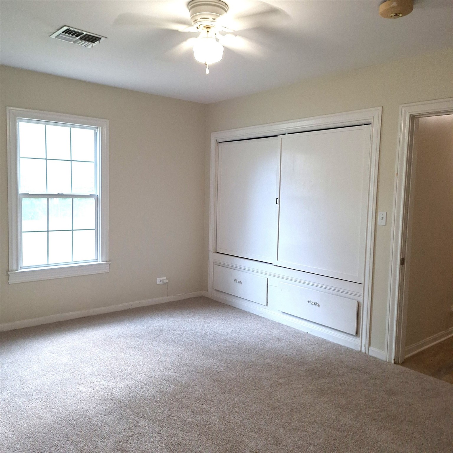 202 W Watt Street Property Photo 6