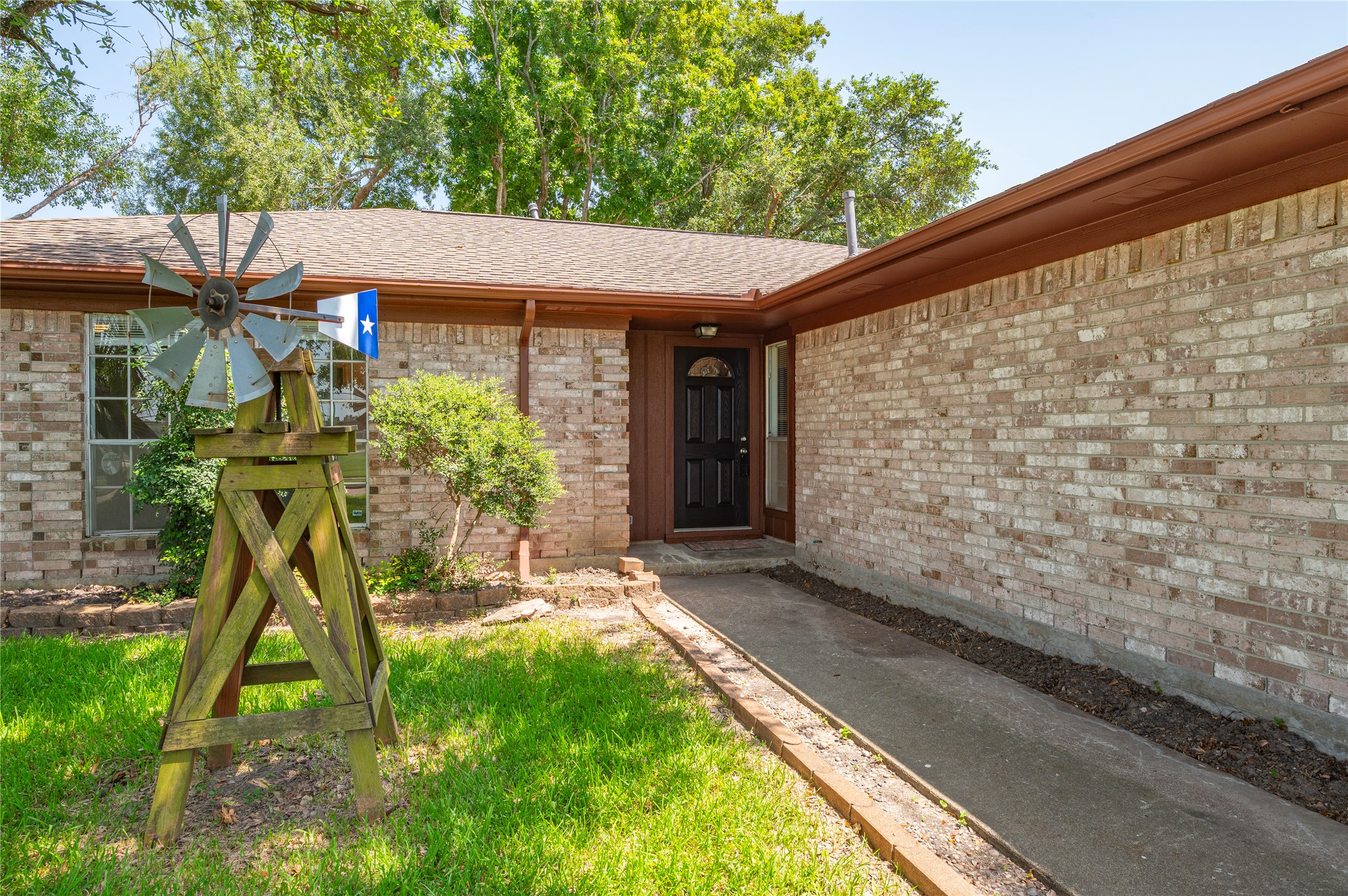 2906 Heatherwood Drive Property Photo 2