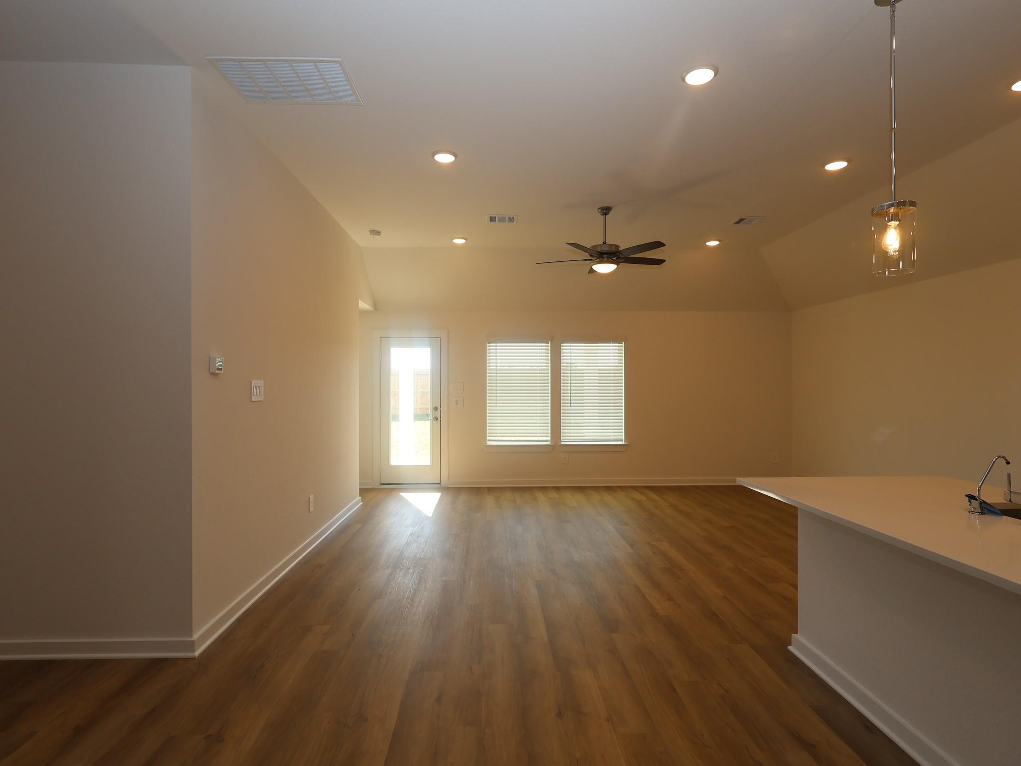 958 Garden Path Drive Property Photo 5