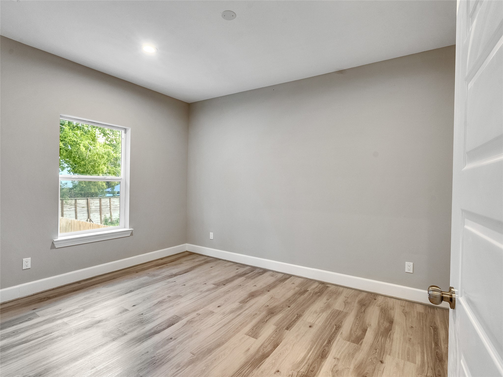 1122 W 16th Street C Property Photo 5