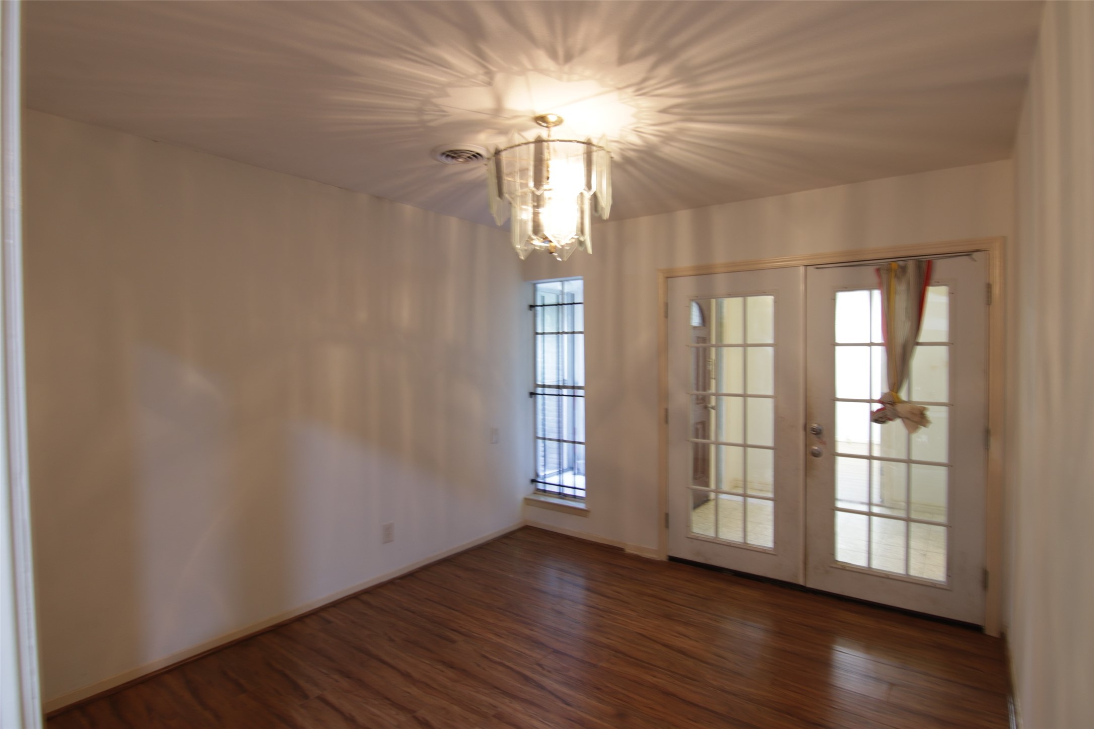 8419 Roos Road Property Photo 5