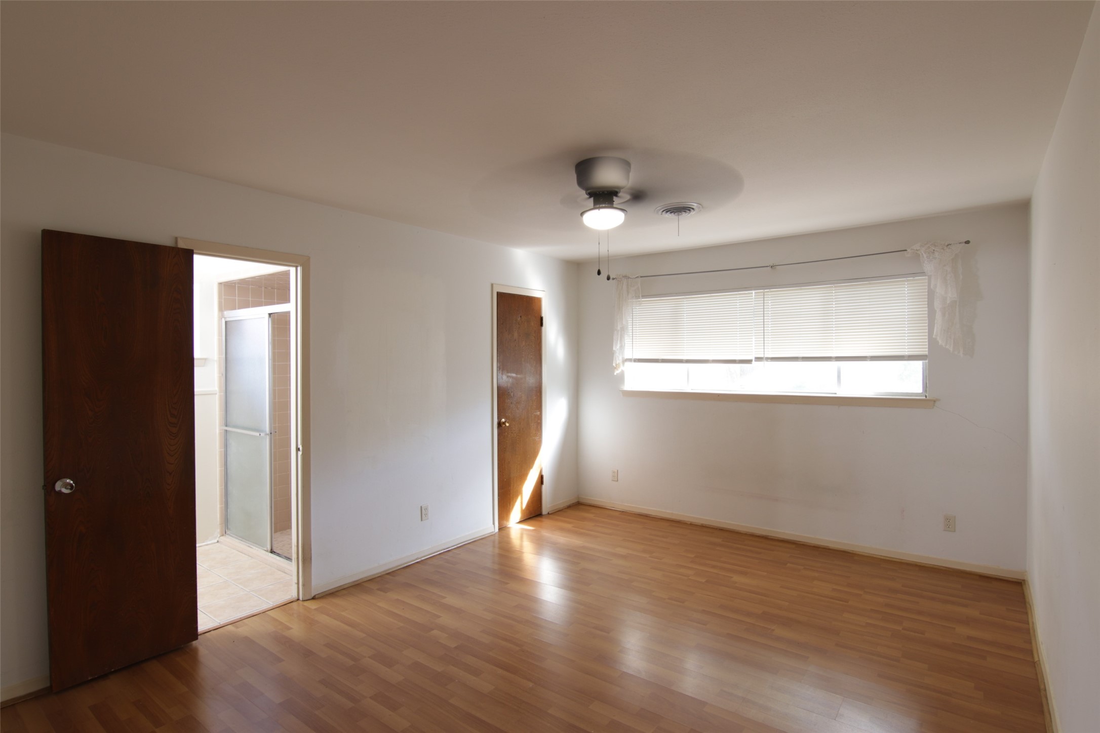 8419 Roos Road Property Photo 13