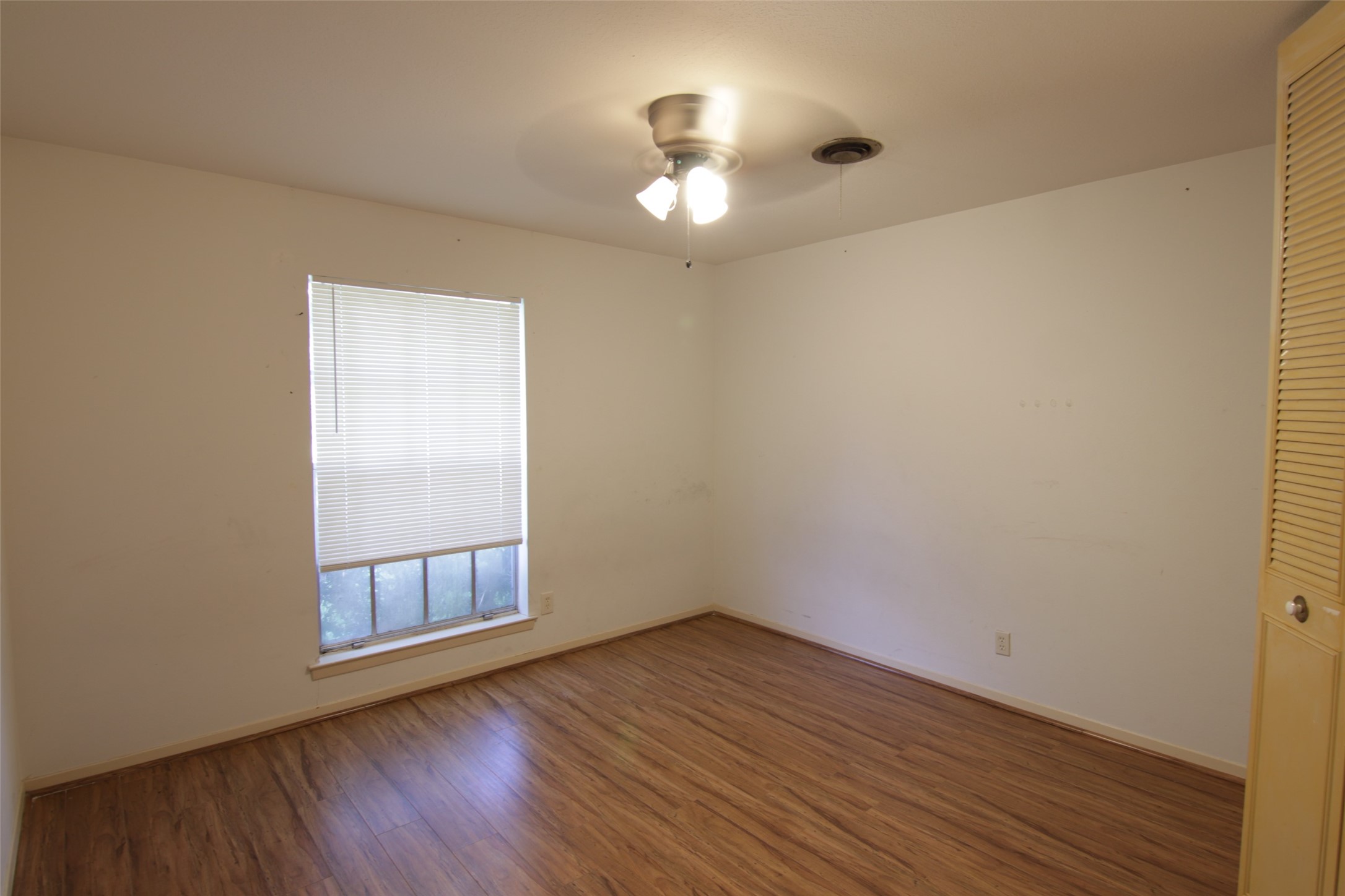 8419 Roos Road Property Photo 16
