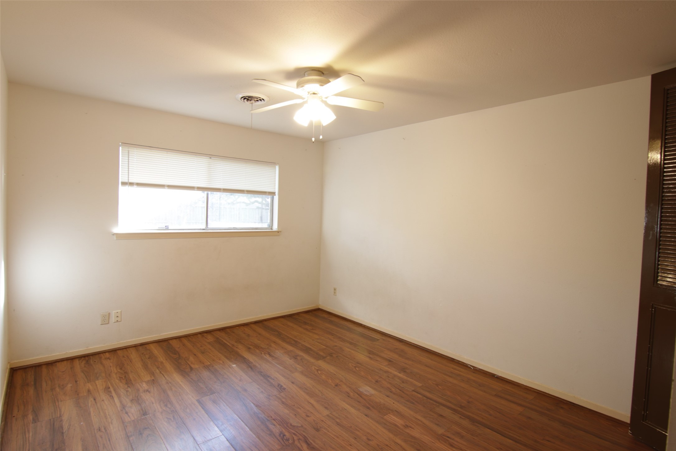 8419 Roos Road Property Photo 18