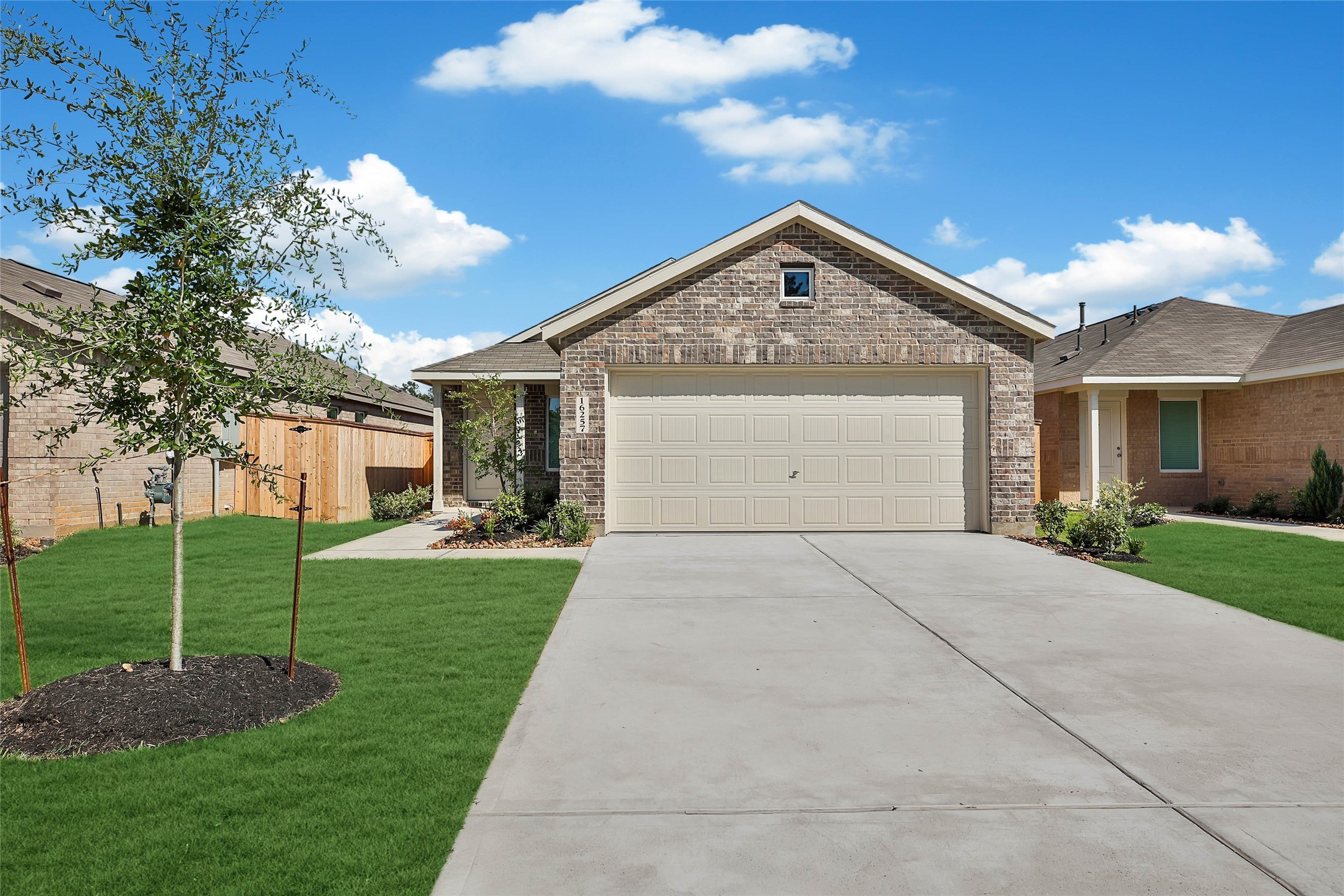 16257 Bergara Bend Drive Property Photo 1
