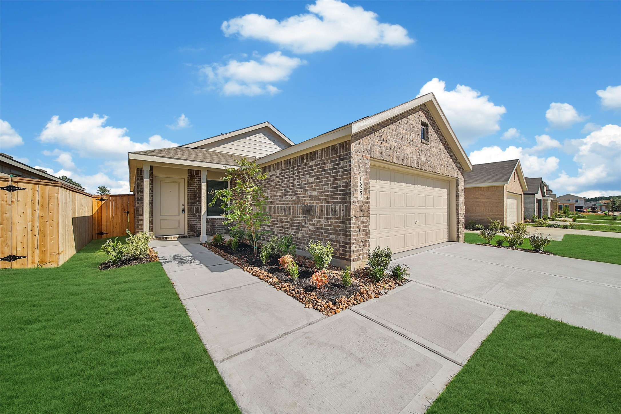 16257 Bergara Bend Drive Property Photo 2