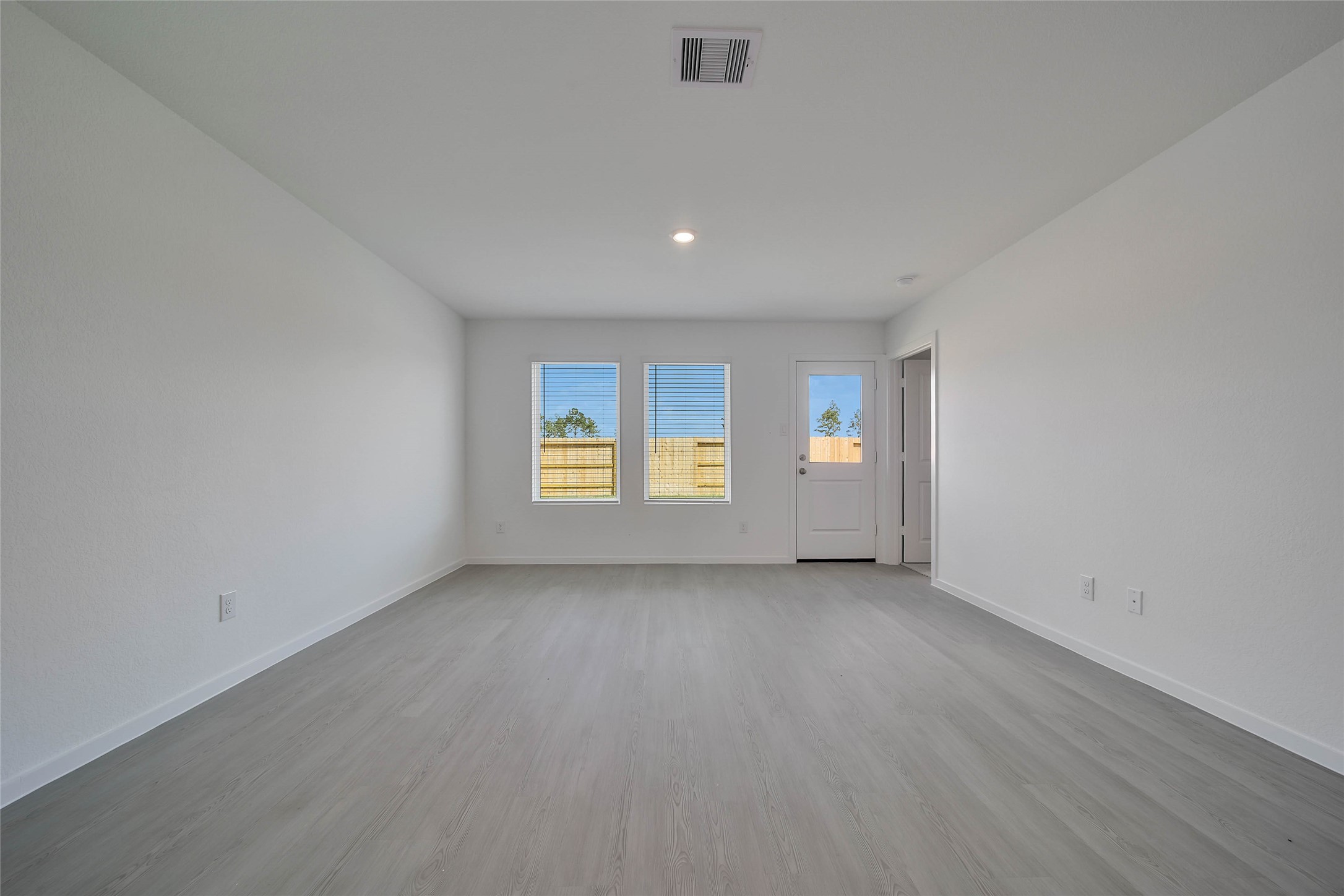 16257 Bergara Bend Drive Property Photo 11