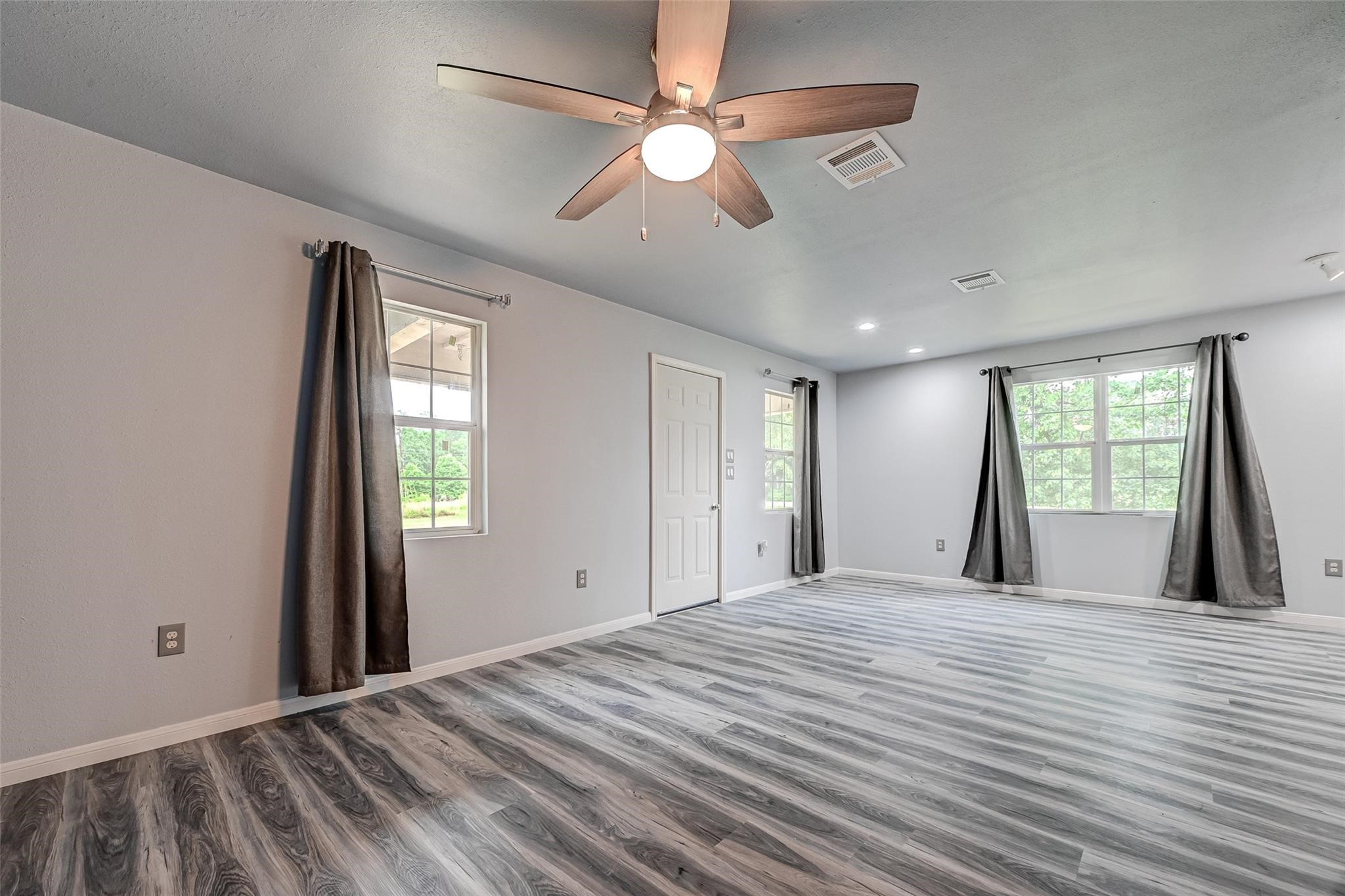 15897 Dewberry Lane Property Photo 5