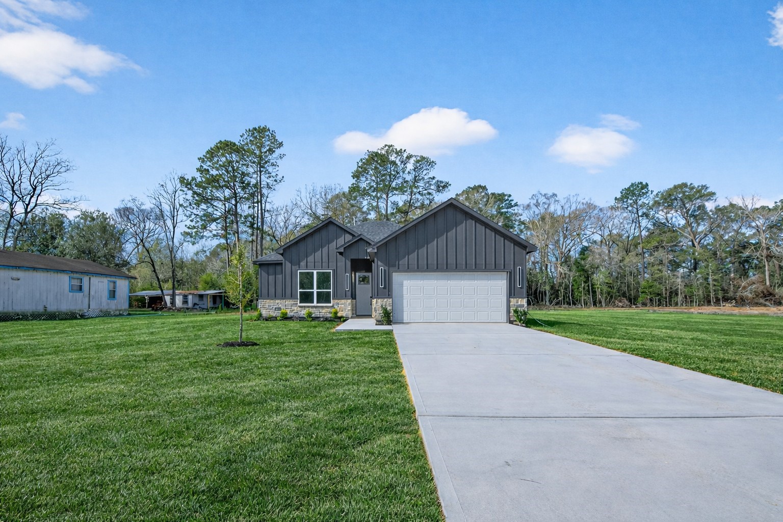 265 County Road 3376 Property Photo 2