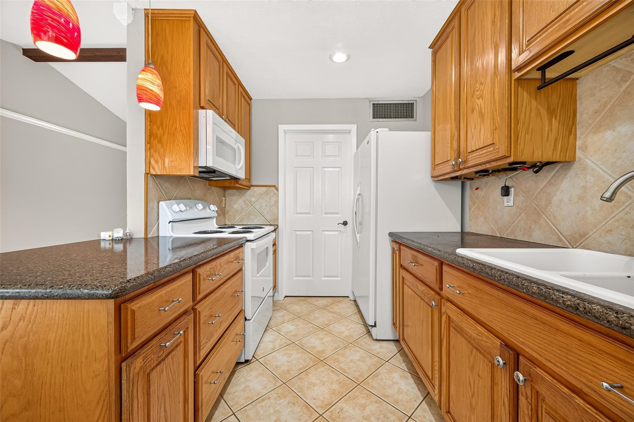 17307 Nordway Drive Property Photo 7