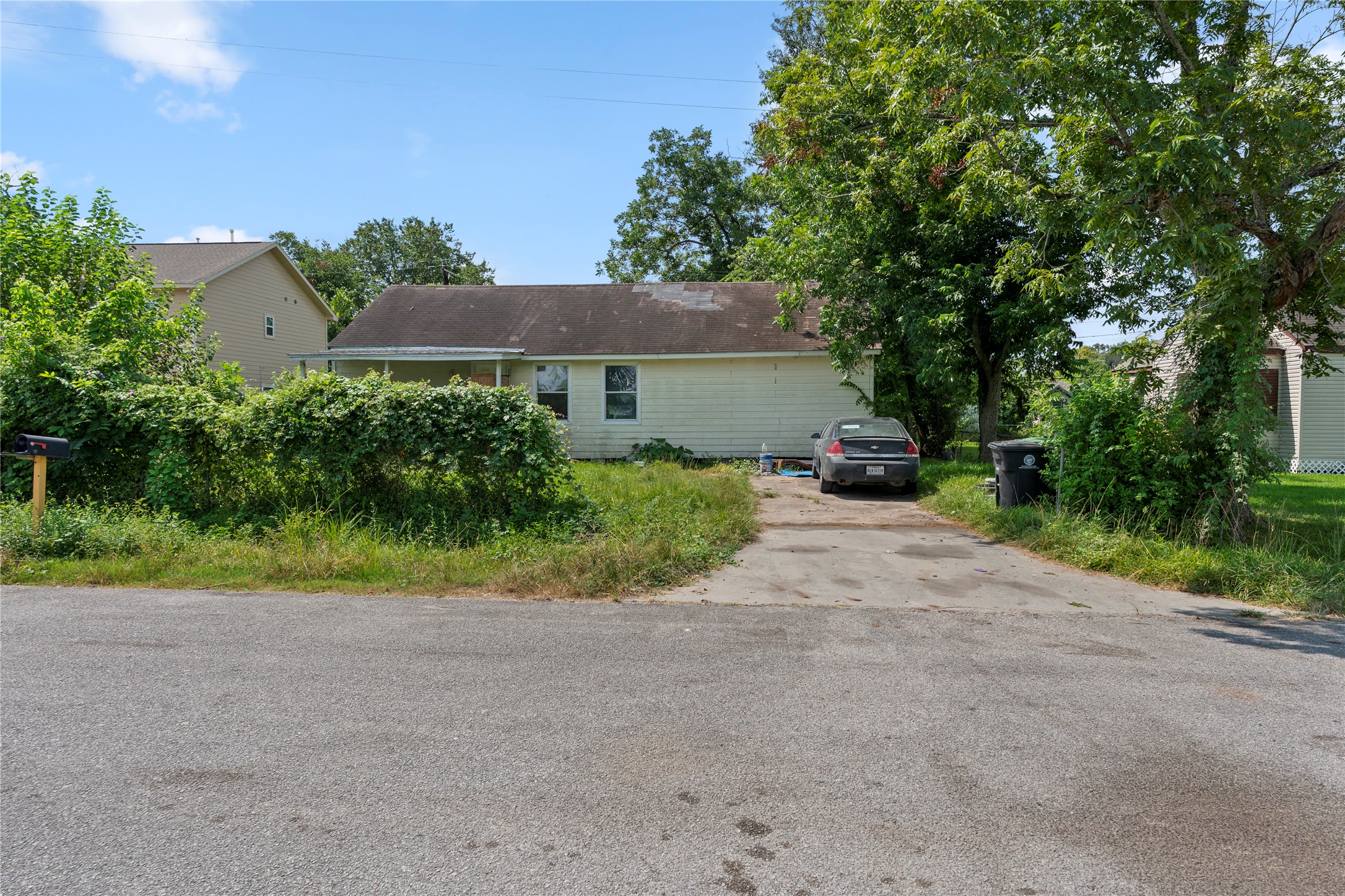 2314 Spence Street Property Photo 8