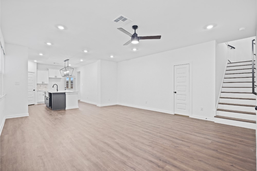 6430 Downey Ln Property Photo 6