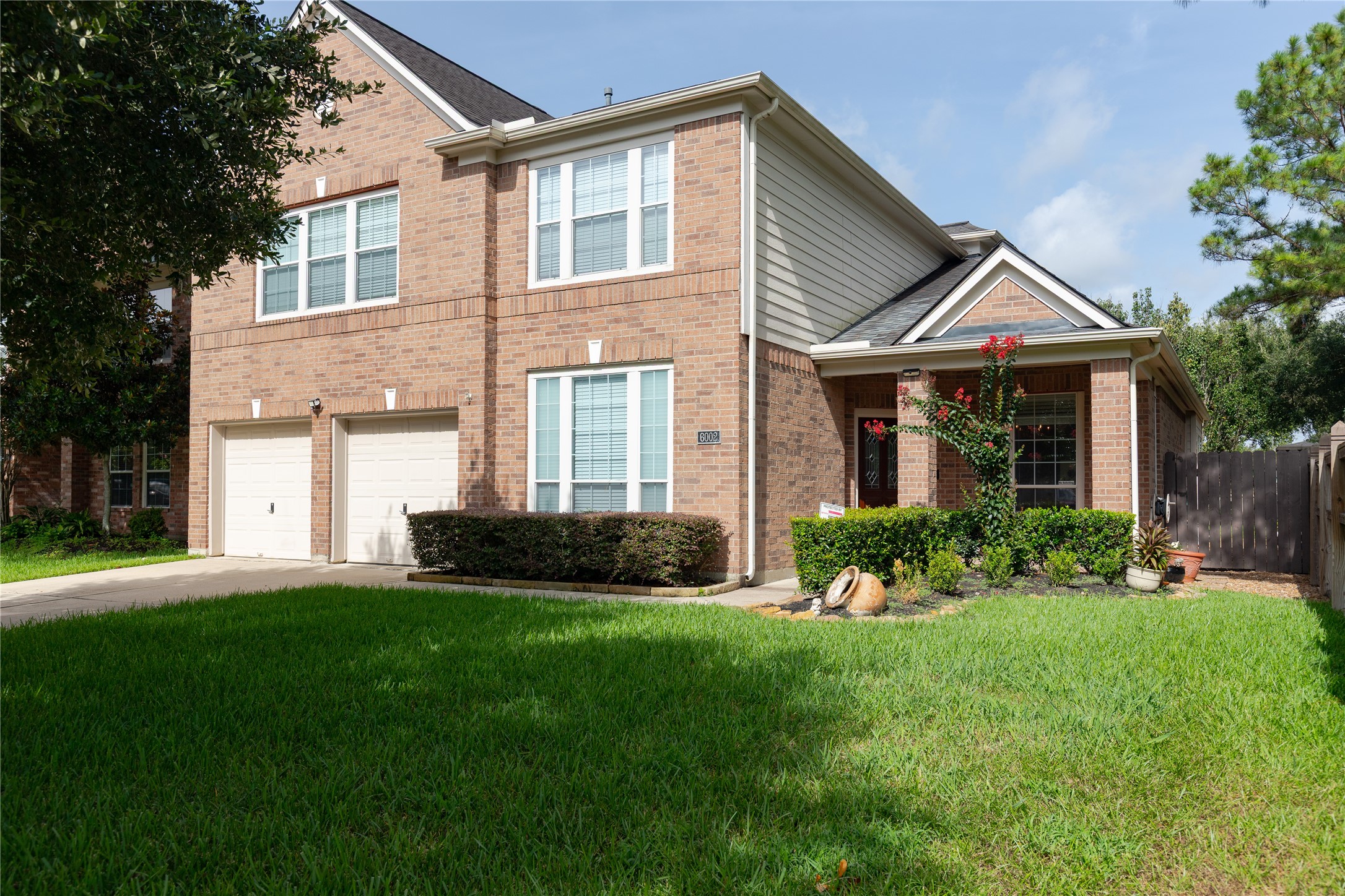 6002 Lakebluff Property Photo 1