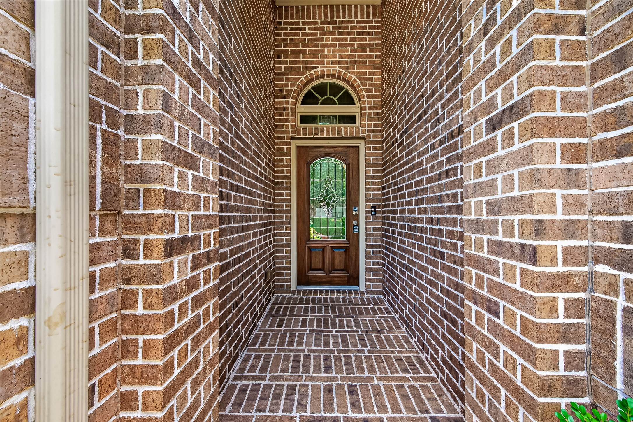 10031 Esslemont Court Property Photo 4