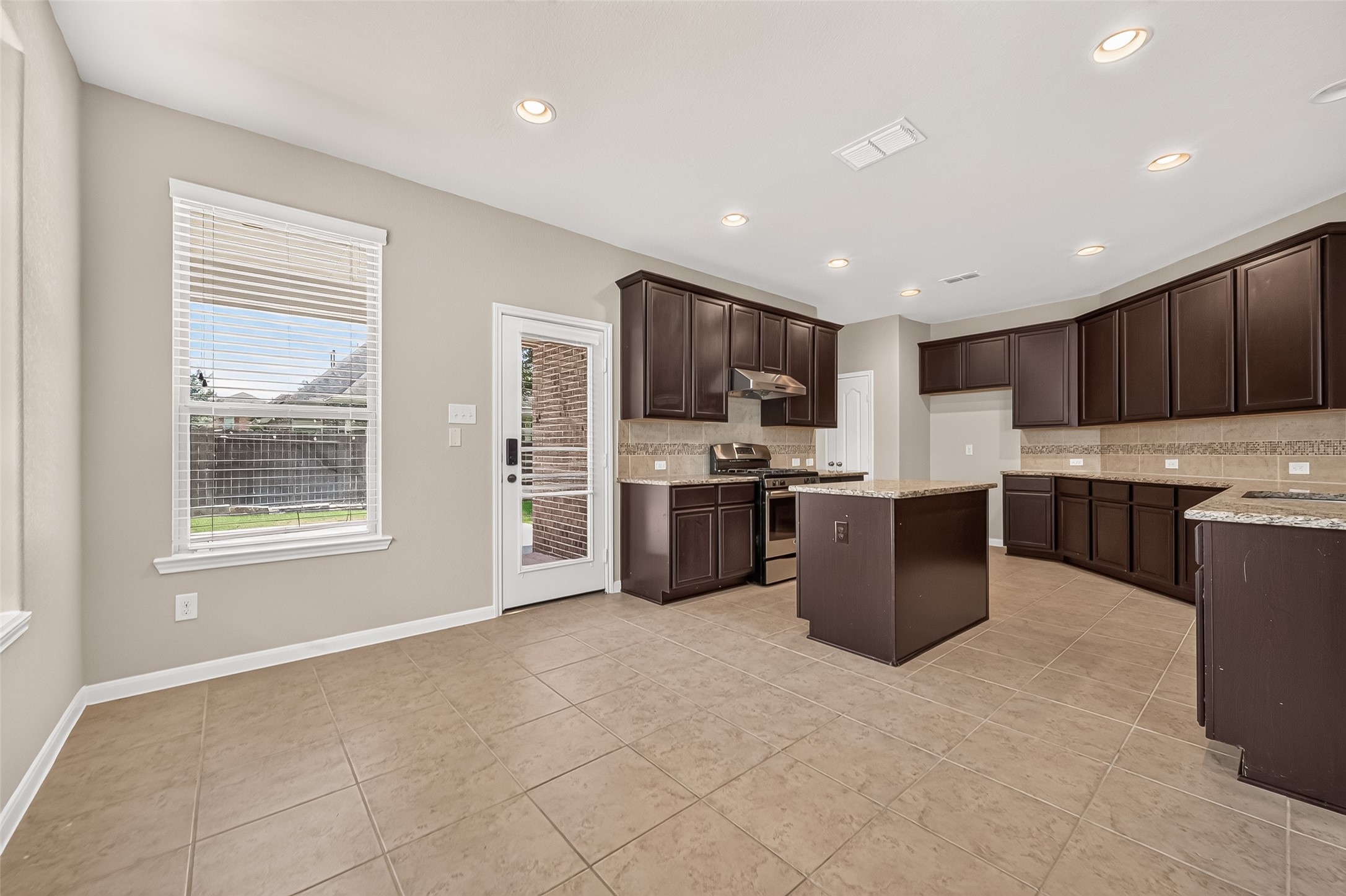 10031 Esslemont Court Property Photo 19