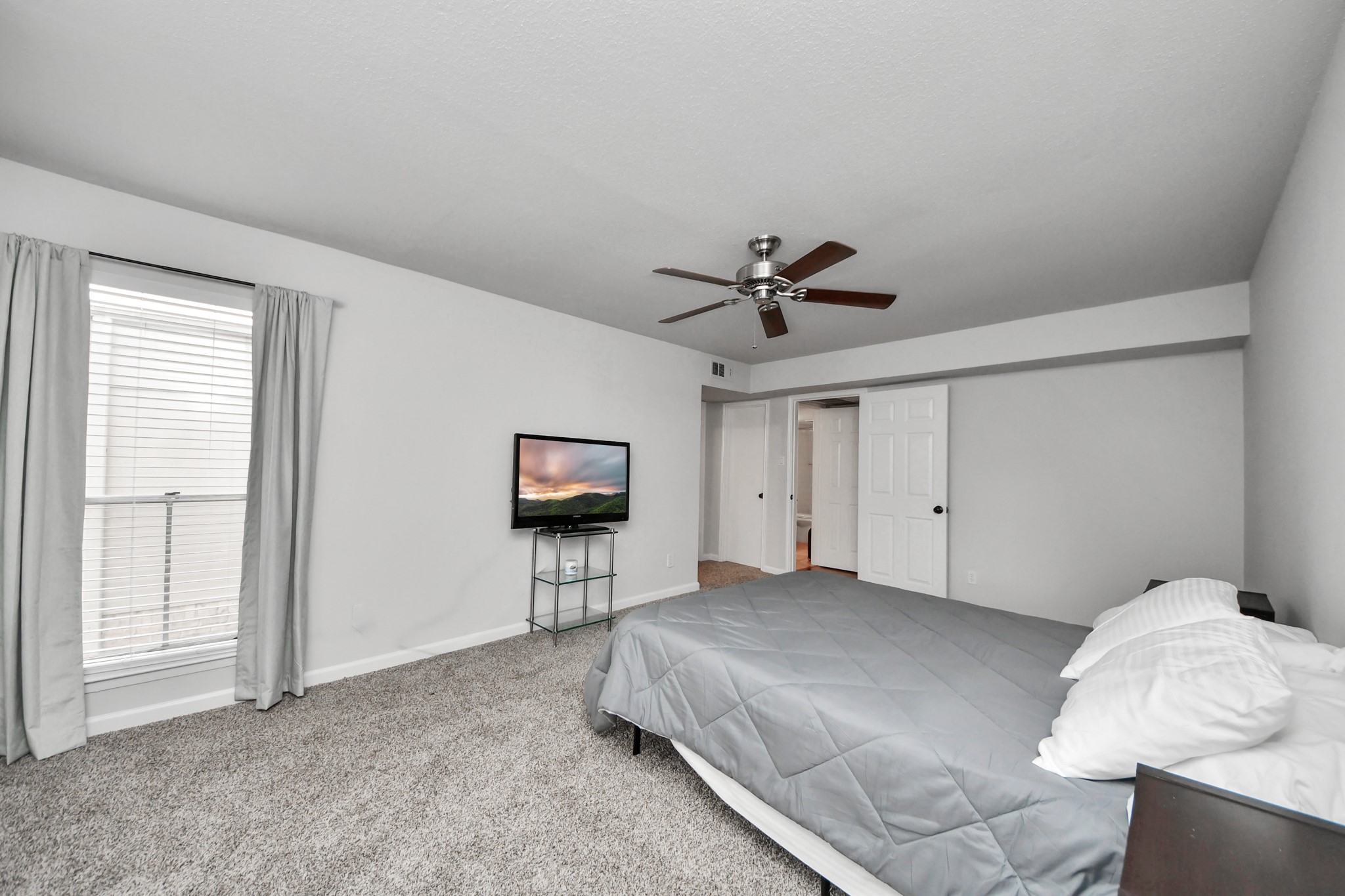 4641 Wild Indigo Street 450 Property Photo 15
