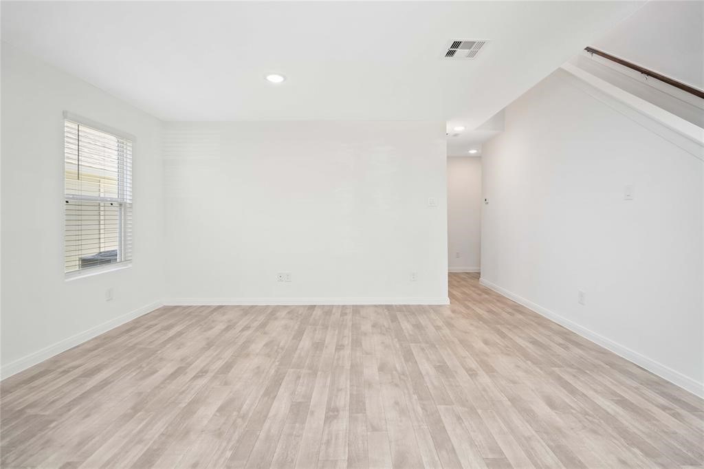 16559 Colleen Place Property Photo 3