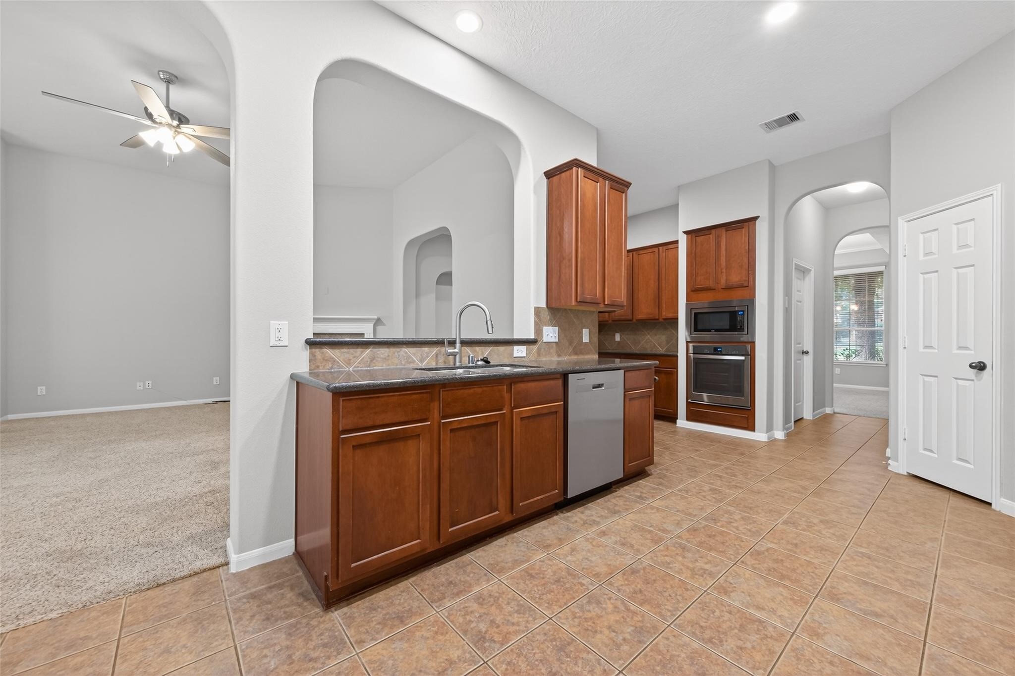 1538 Cafe Dumonde Property Photo 15
