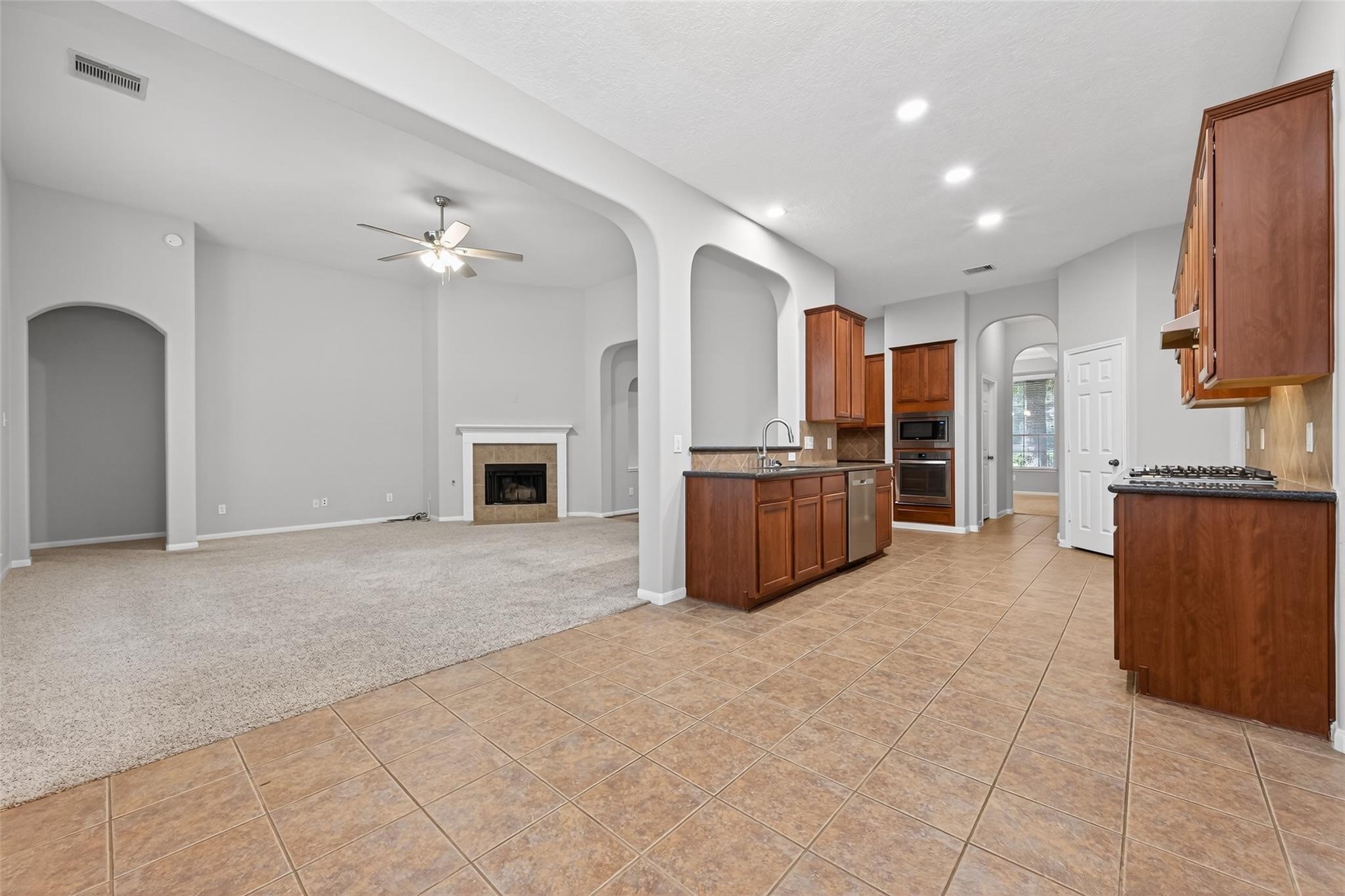 1538 Cafe Dumonde Property Photo 16