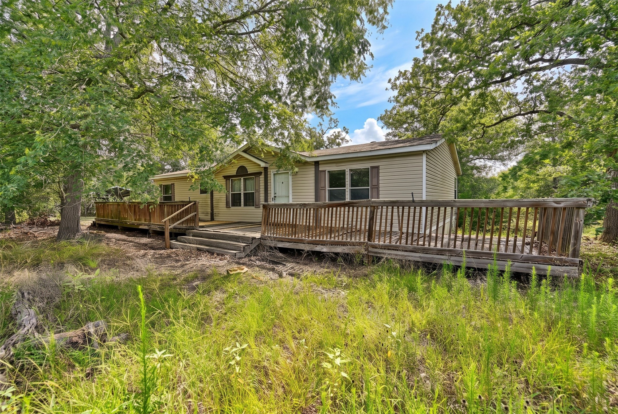 406 E Lois Lane Property Photo 1