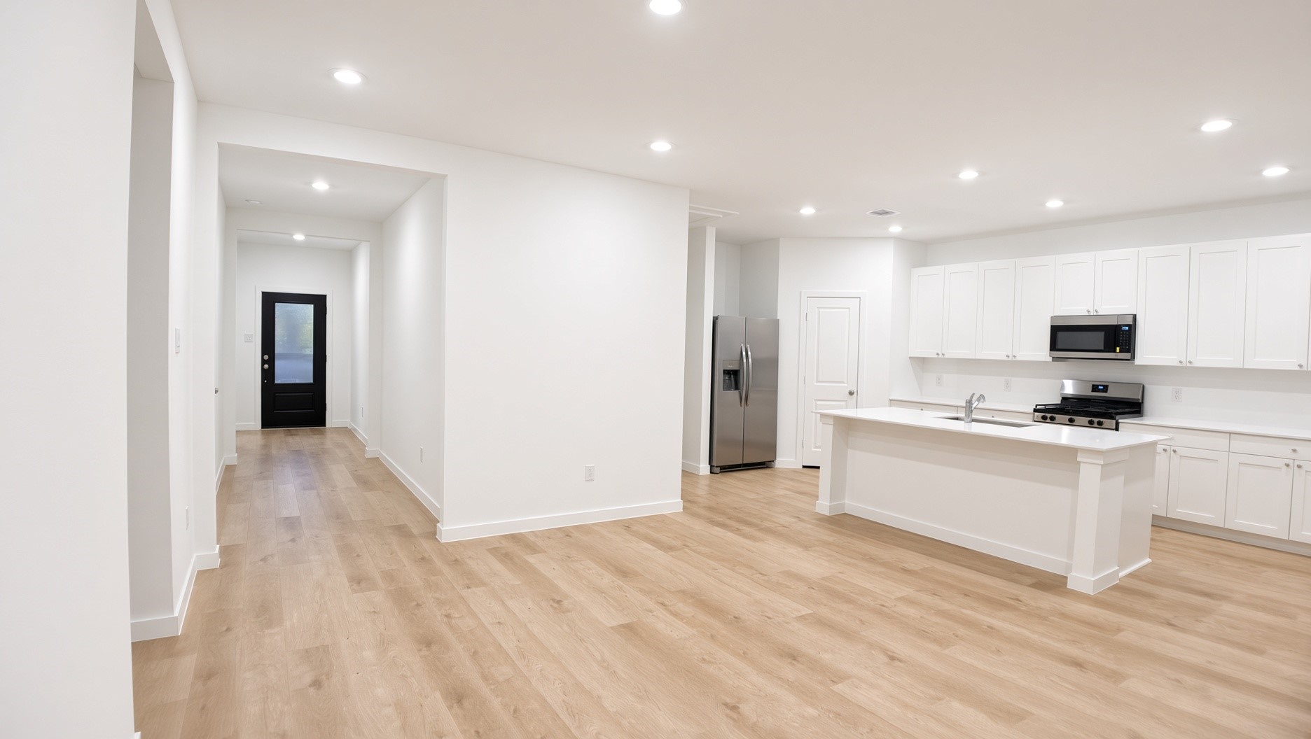 8202 Rustic Pine Trail Property Photo 4