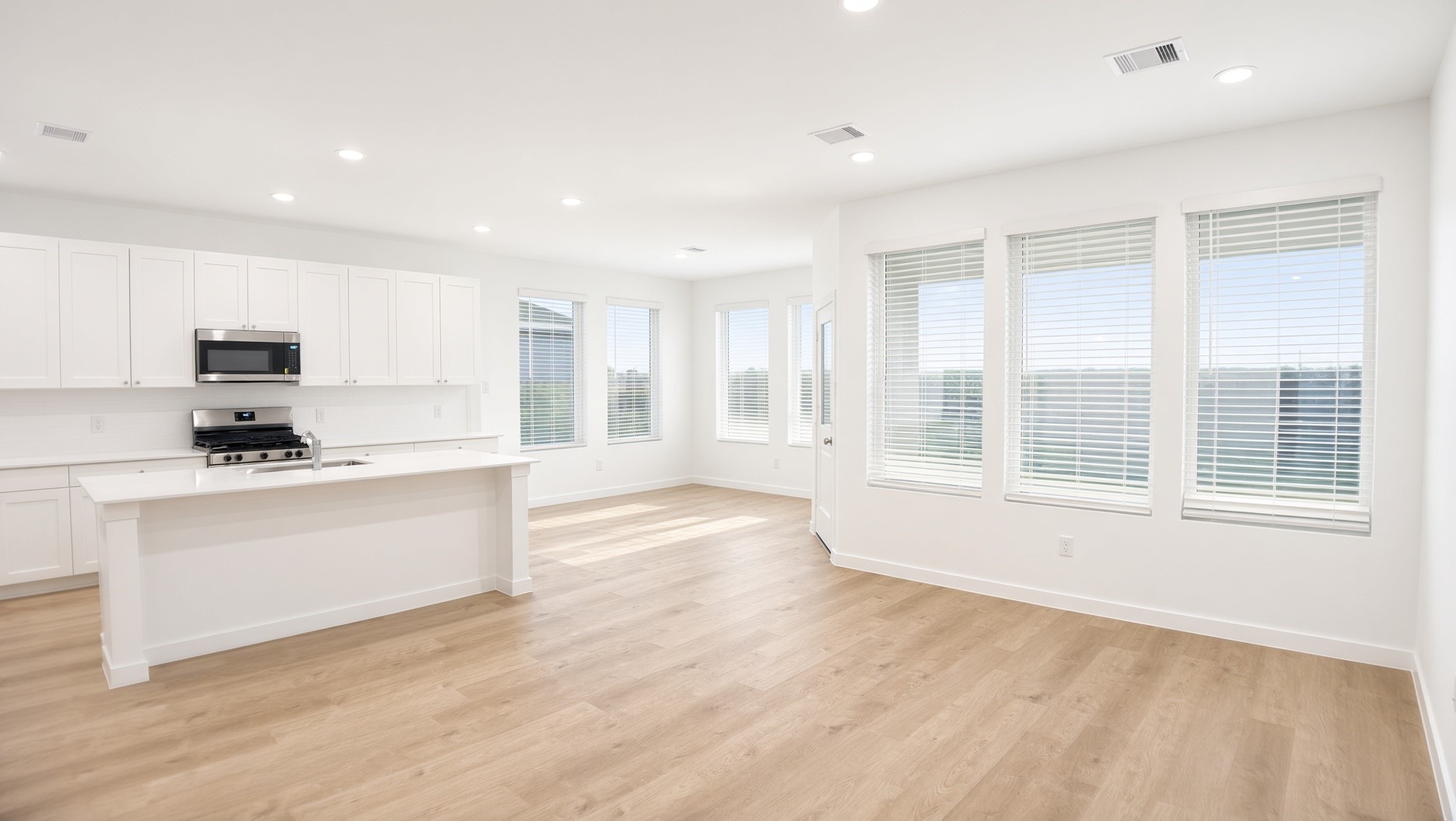 8202 Rustic Pine Trail Property Photo 5