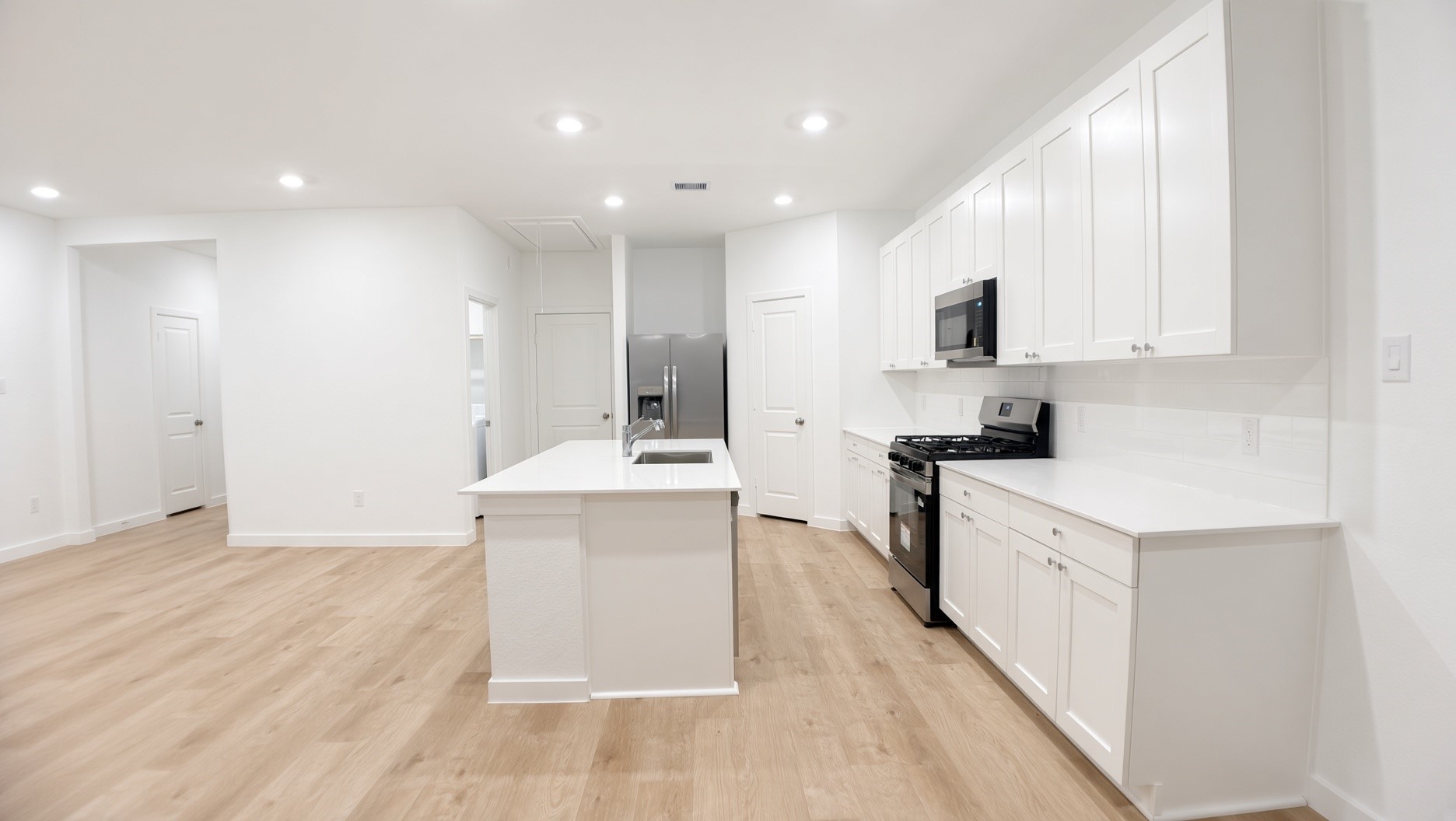 8202 Rustic Pine Trail Property Photo 6