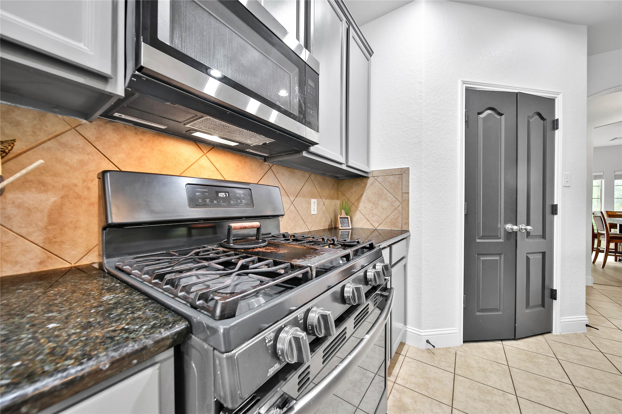 15403 Macy Drive Property Photo 6