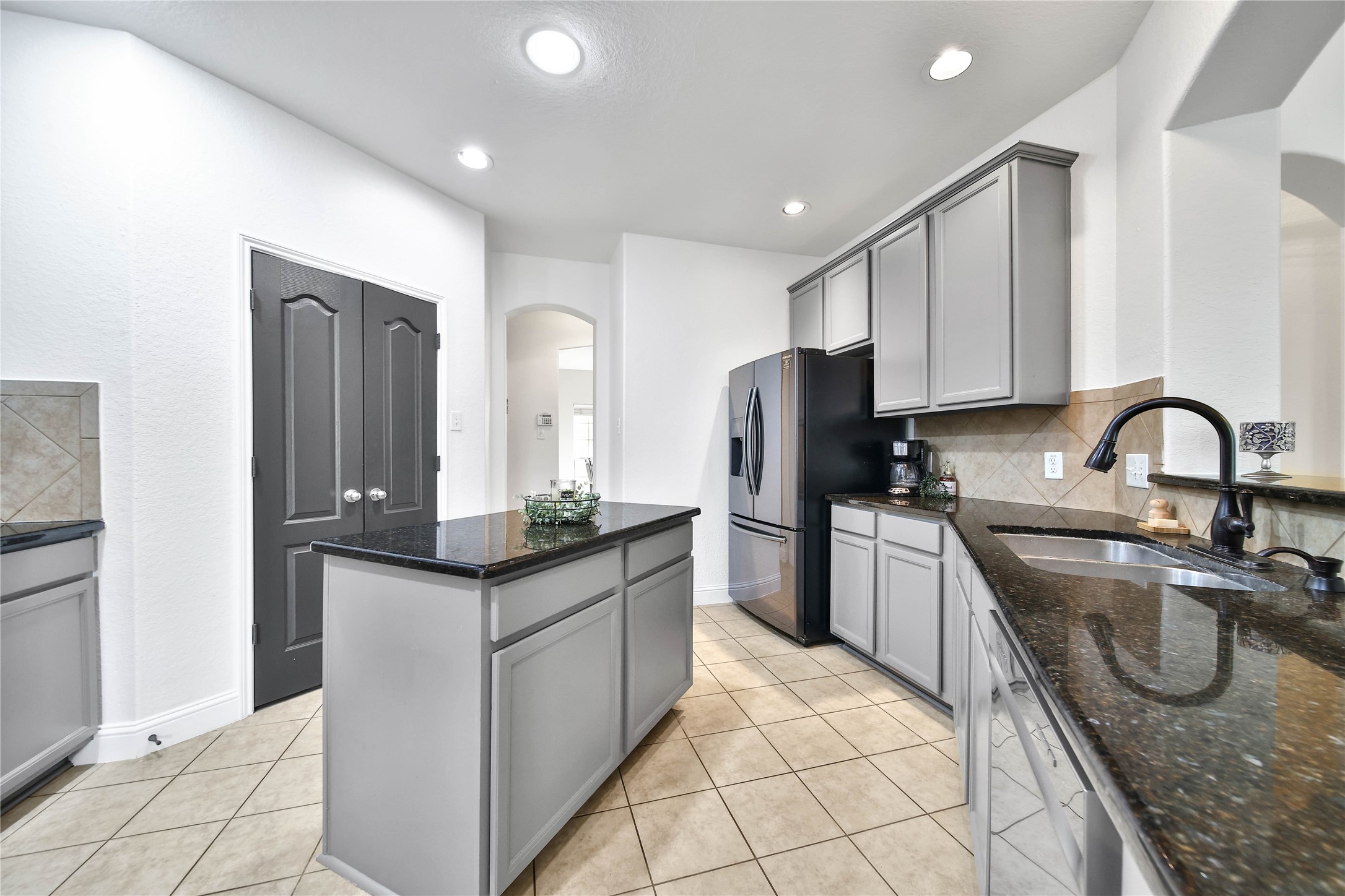 15403 Macy Drive Property Photo 8