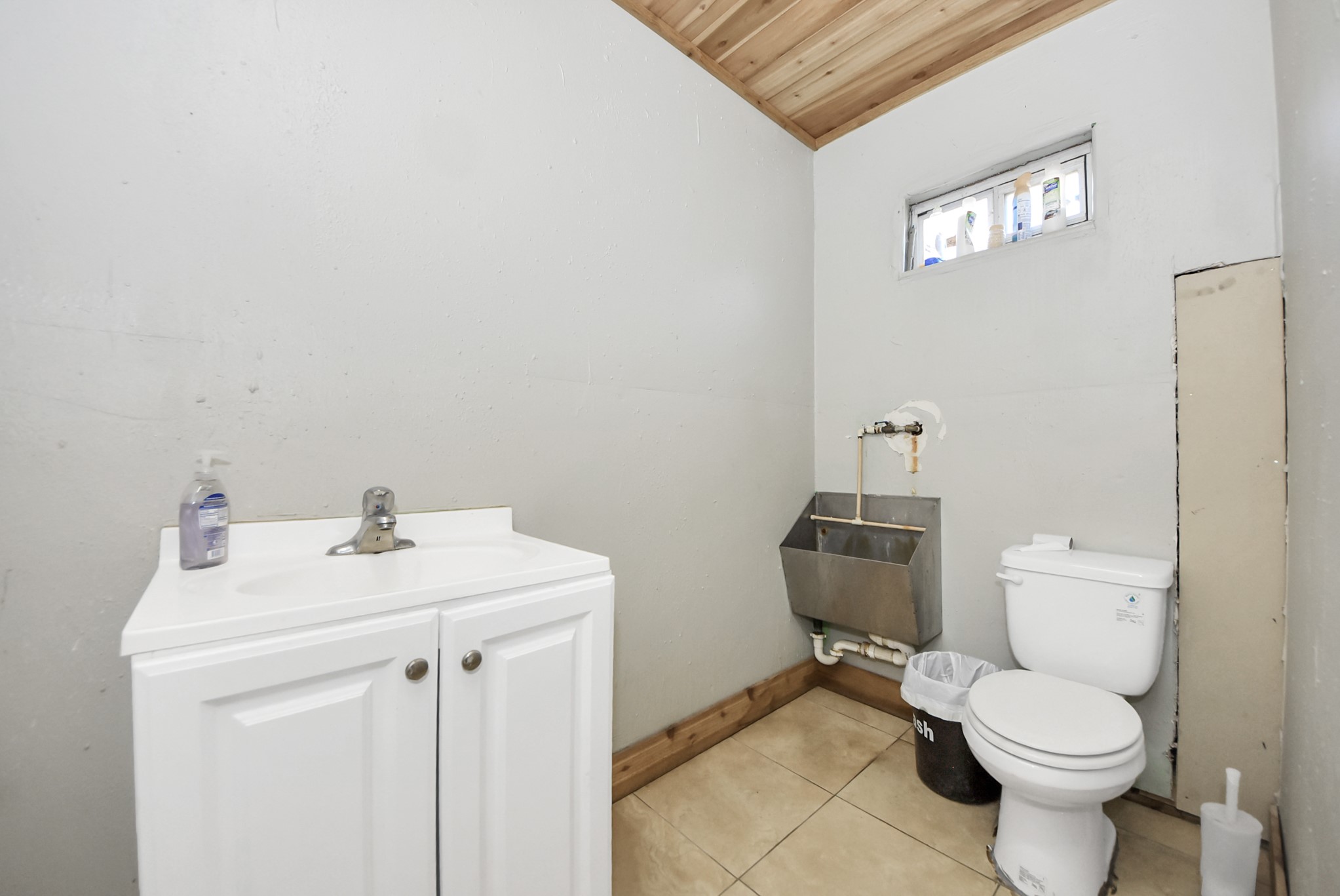 26090 Cornwall Property Photo 49