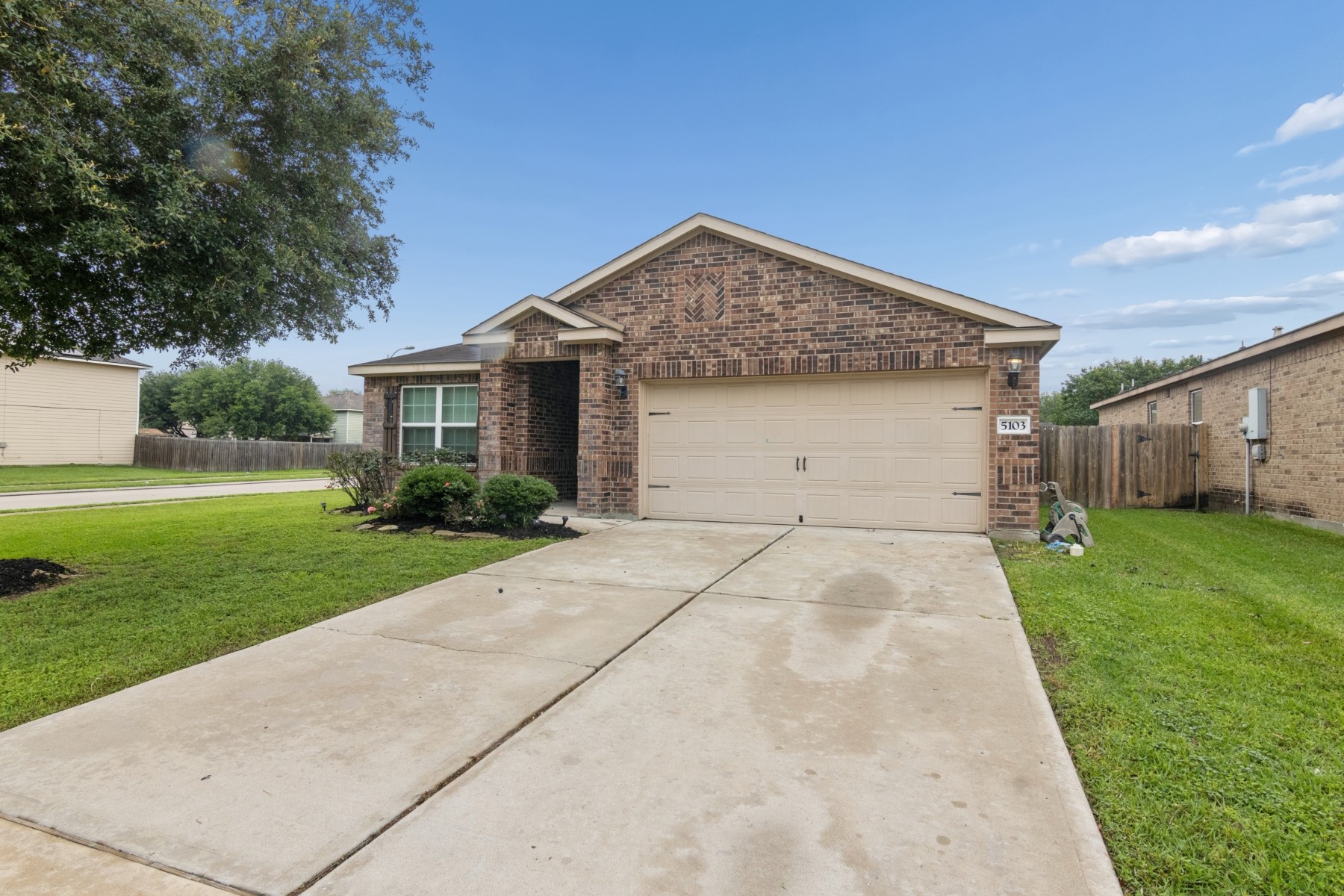 5103 Cottage Creek Lane Property Photo 3