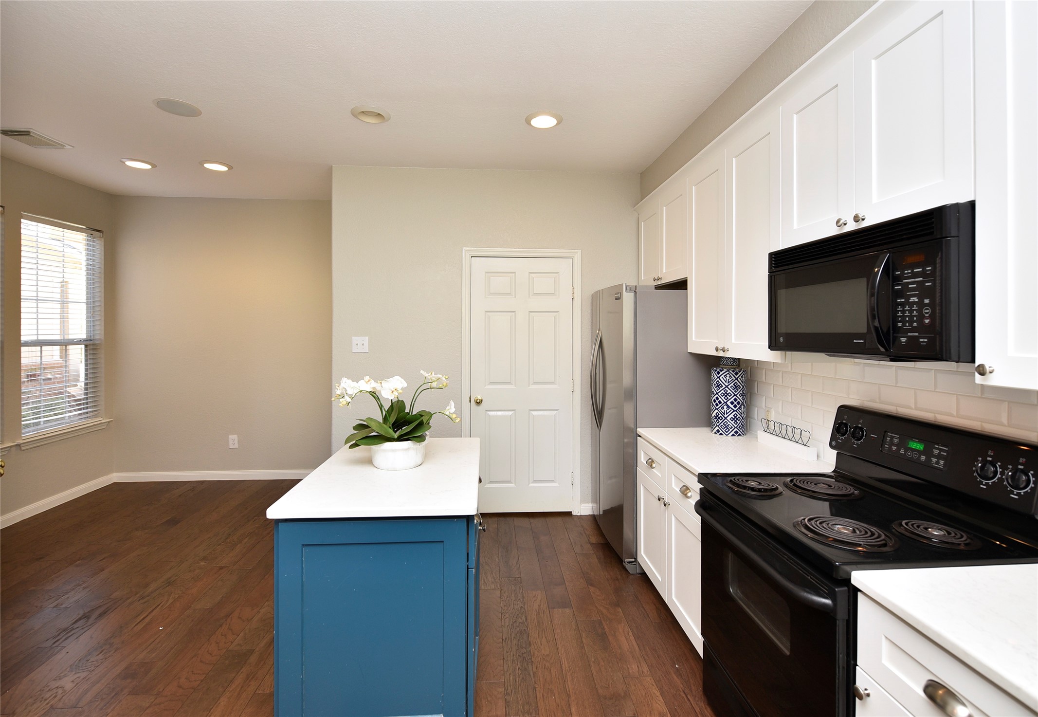8814 Silent Willow Lane Property Photo 10