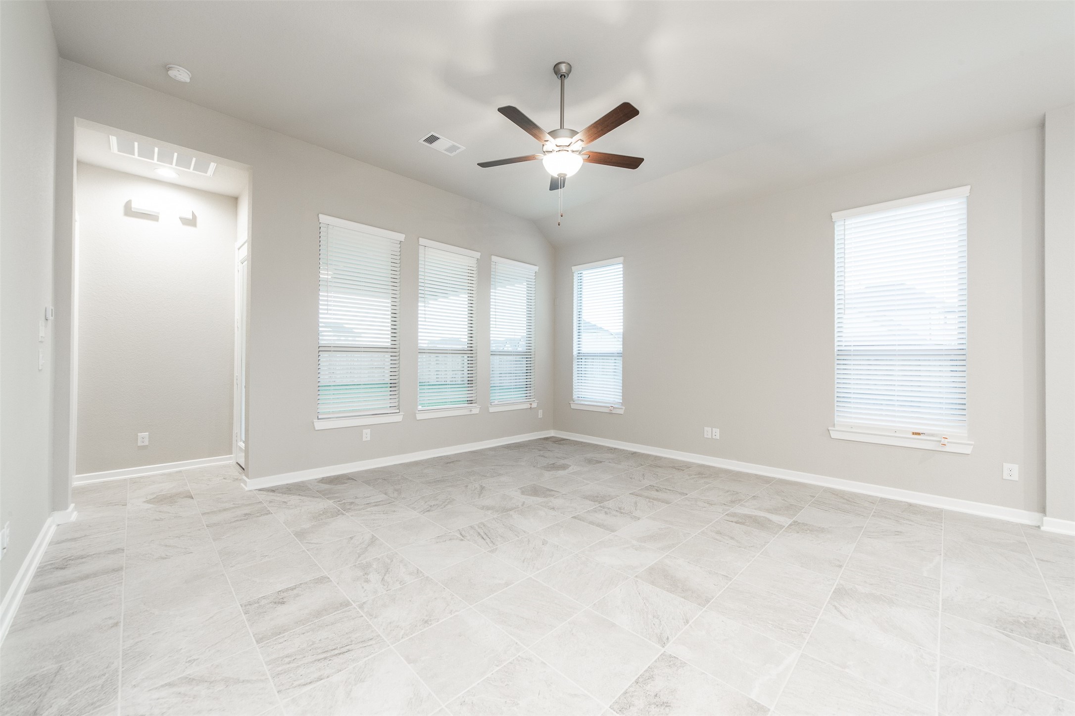 8706 Fox Trail Drive Property Photo 7