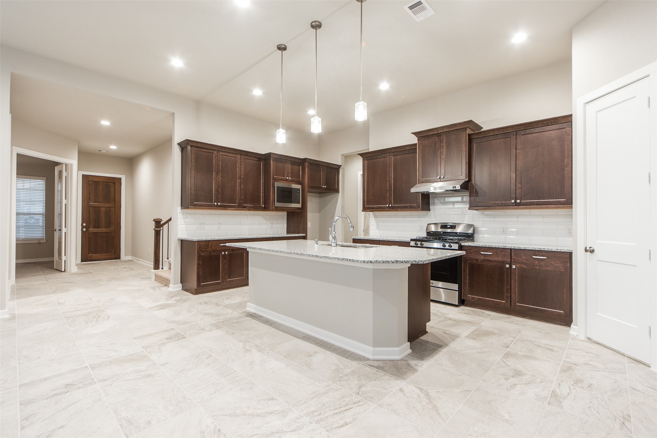 8706 Fox Trail Drive Property Photo 9