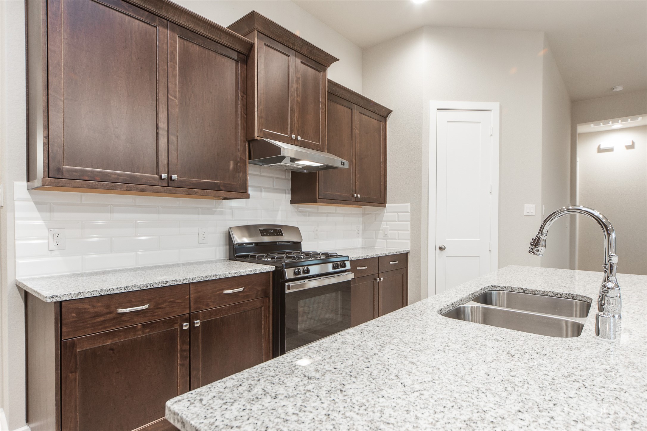 8706 Fox Trail Drive Property Photo 10