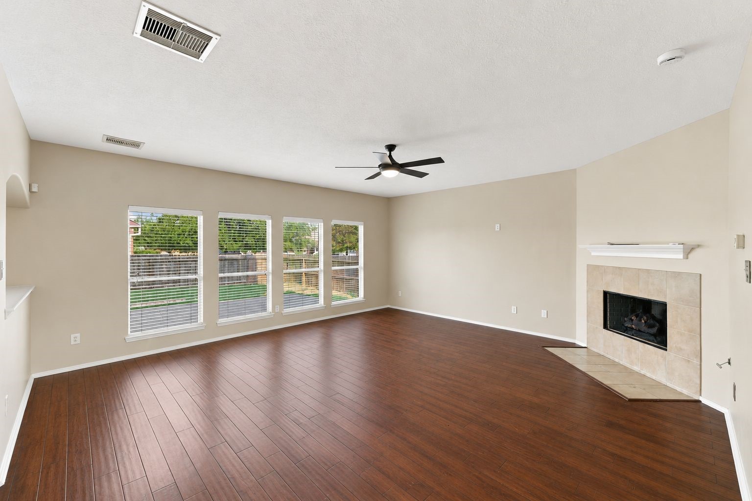18810 Lantern Cove Lane Property Photo 8