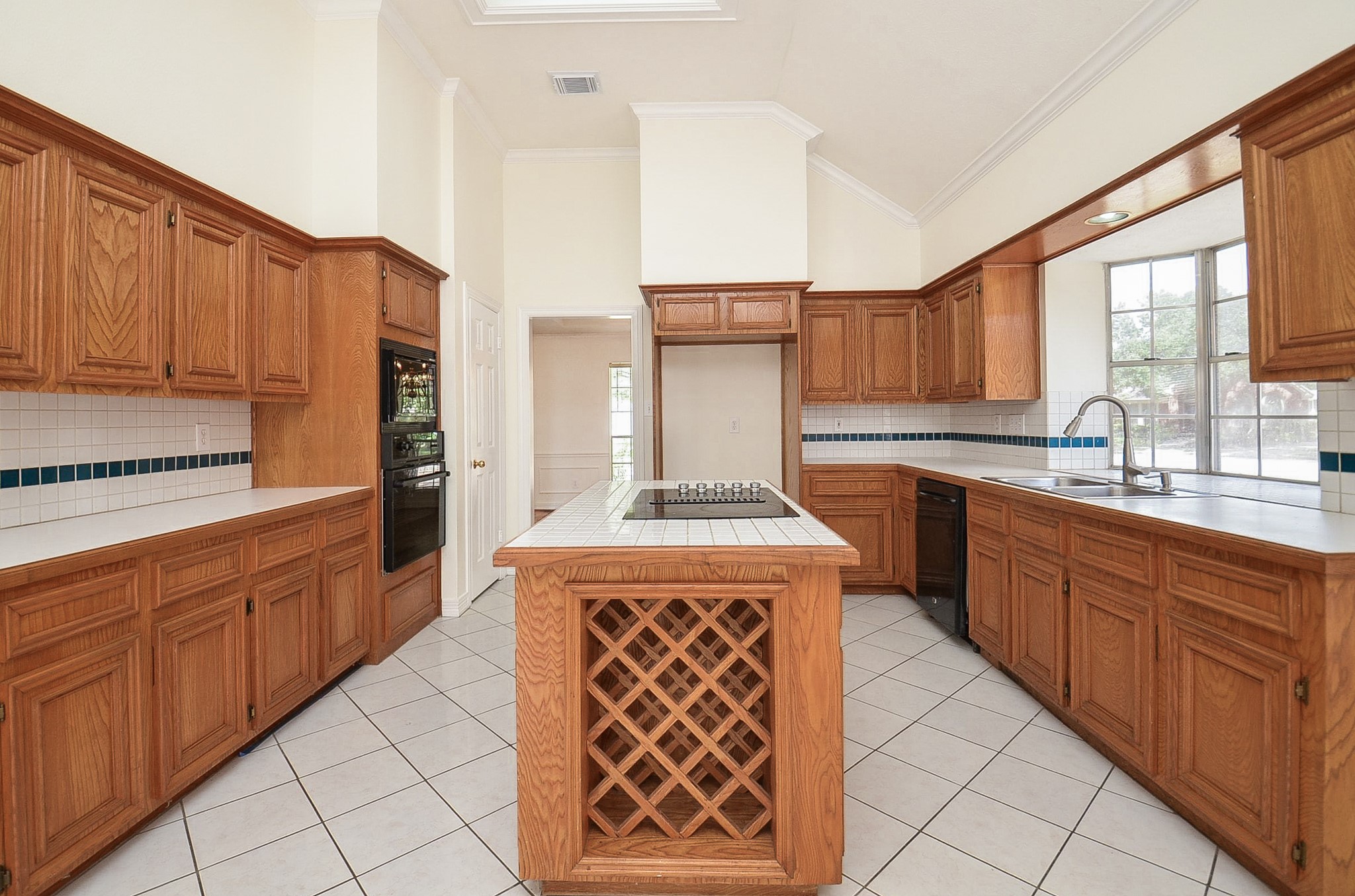 4111 Mainsail Circles Property Photo 10