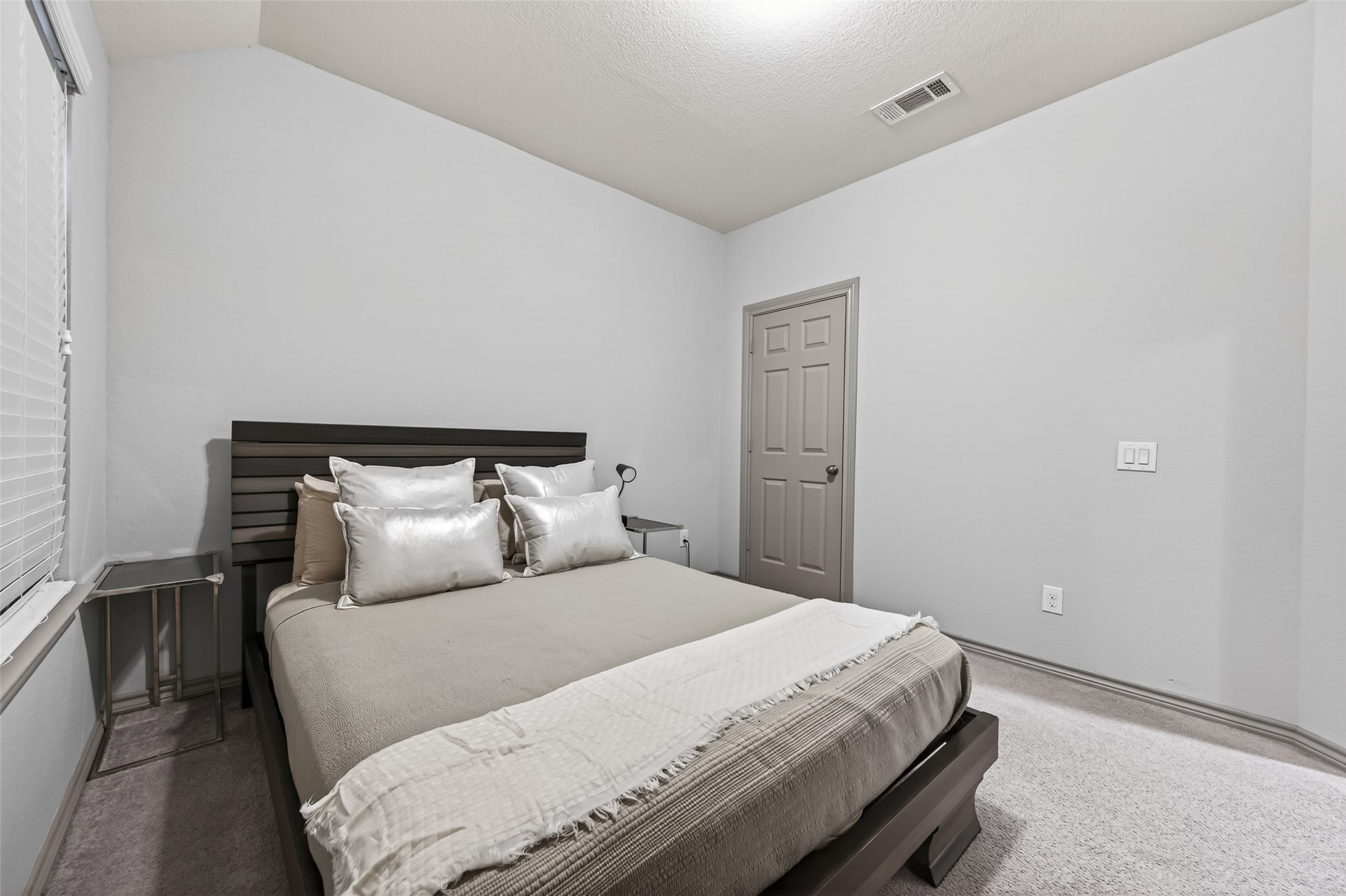 6 Log House Court Property Photo 9