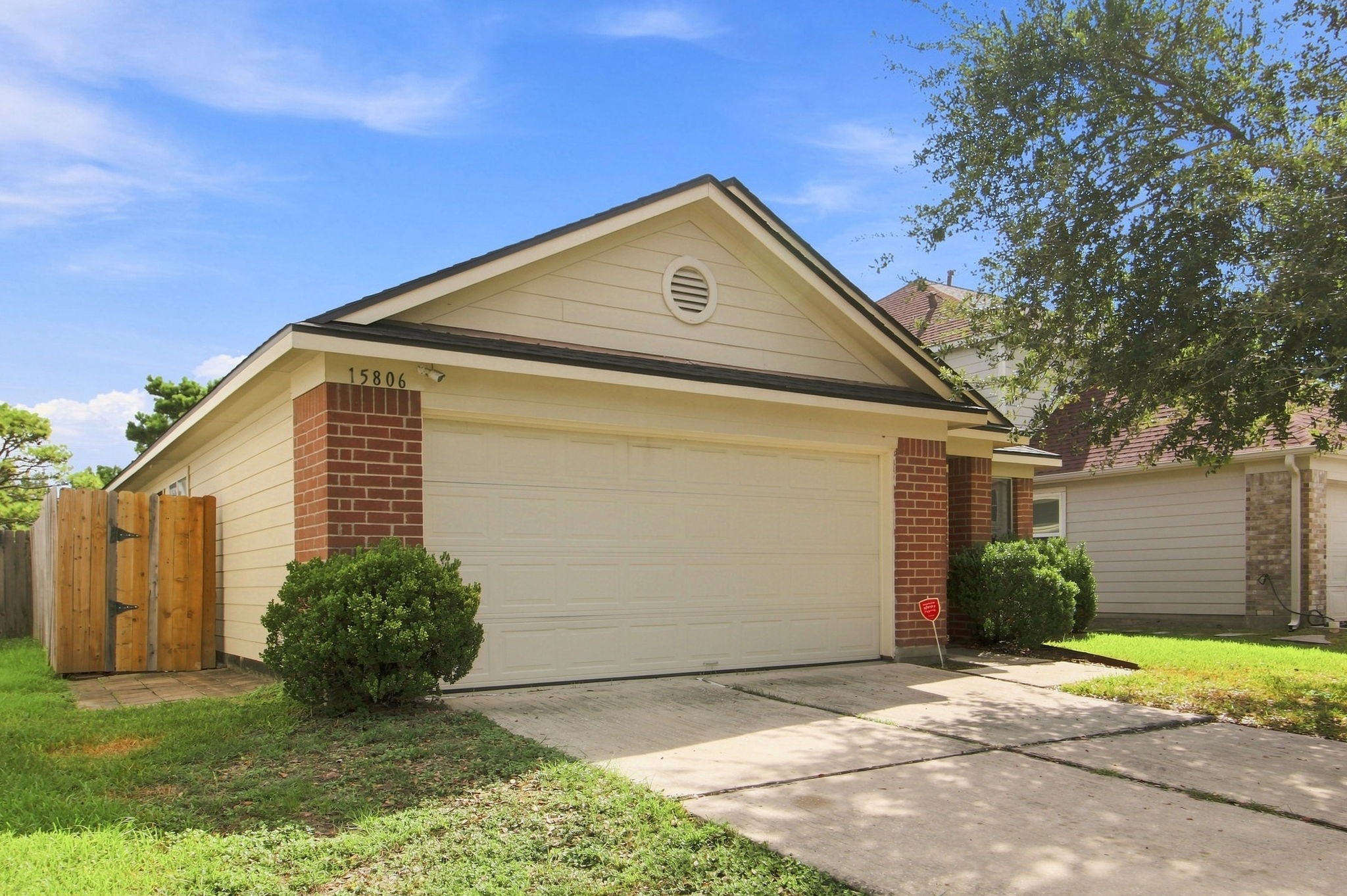 15806 Pin Oak Ridge Street Property Photo 3